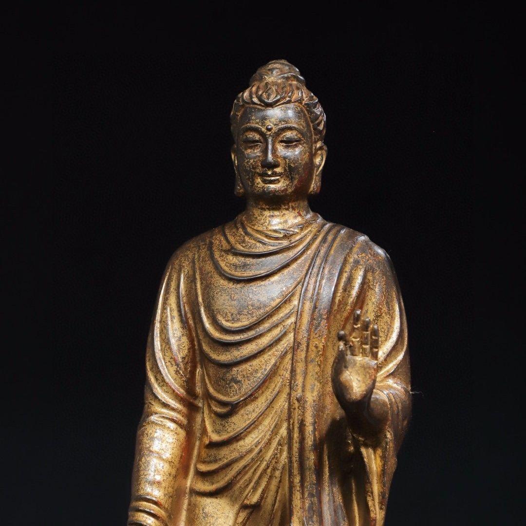 Big Size Asian Gilt Bronze Standing Buddha Statue with One Palm Forward In Good Condition For Sale In 景德镇市, CN