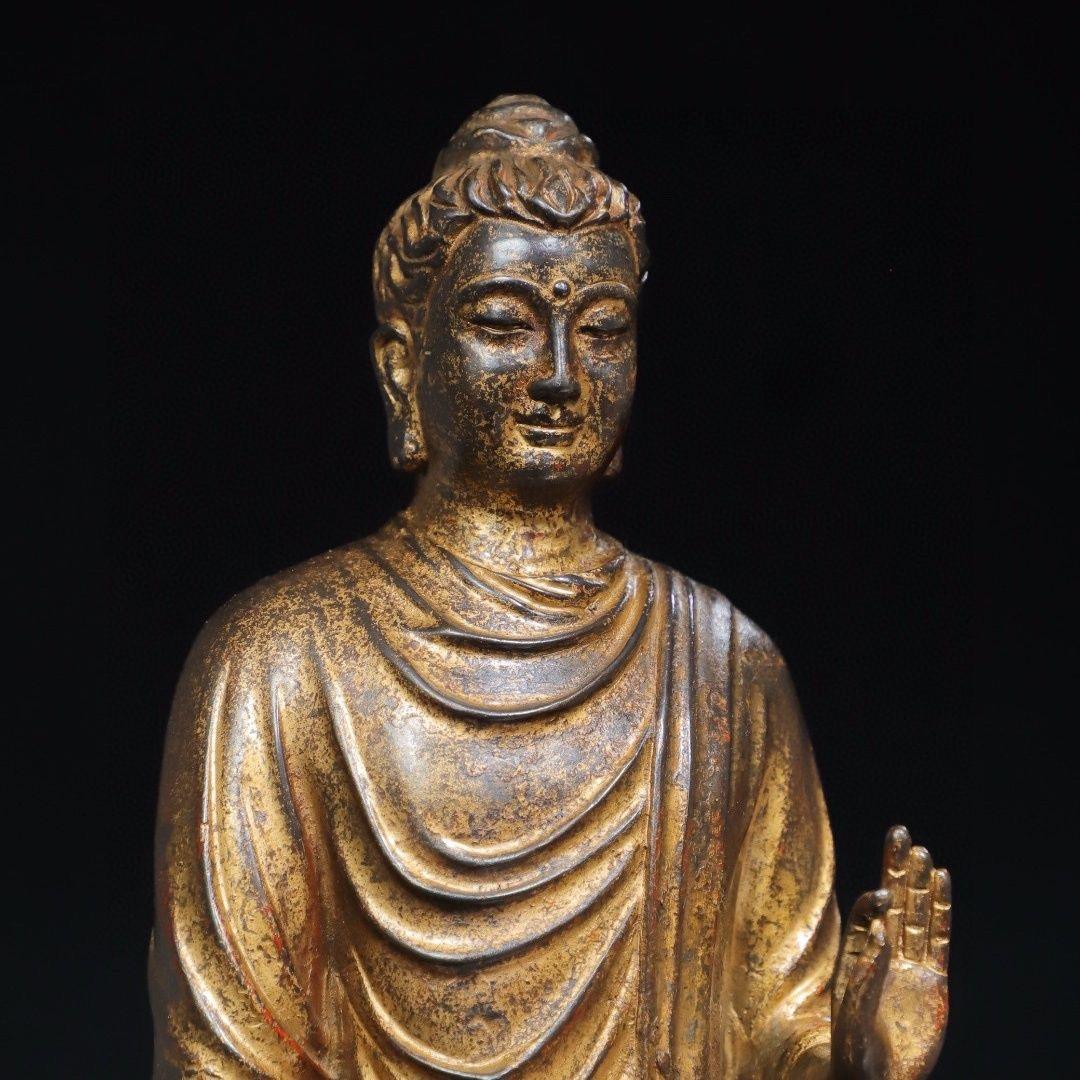 Statua di Buddha in piedi in bronzo dorato asiatico di grandi dimensioni con un palmo in avanti in vendita 3