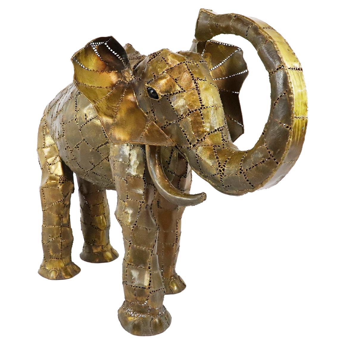 Figura de Elefante Brutalista de Gran Tamaño al Estilo de Sergio Bustamante