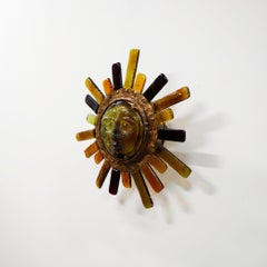 Aplique Brutalista de Gran Tamaño en Forma de Sol de Feders