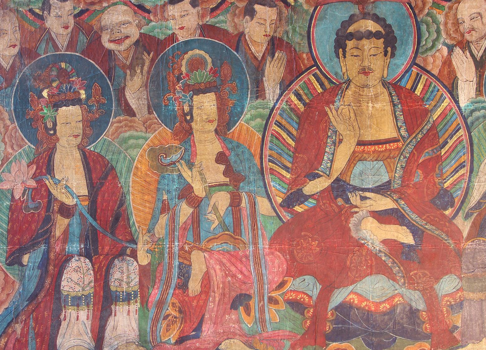 Gemälde auf naturfarbenem Papier, auf dem zahlreiche Figuren aus dem buddhistischen Pantheon abgebildet sind.
Diese Bilder von Buddha und Bodhisattvas stellten Geschichten aus den chinesischen buddhistischen Schriften dar und wurden über Altären