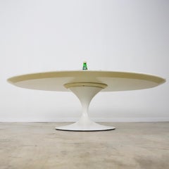 Table centrale de grande taille du milieu du siècle dernier d'Eero Saarinen pour Knoll