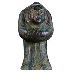 Statua di bronzo cinese di grandi dimensioni che copre le mani in piedi