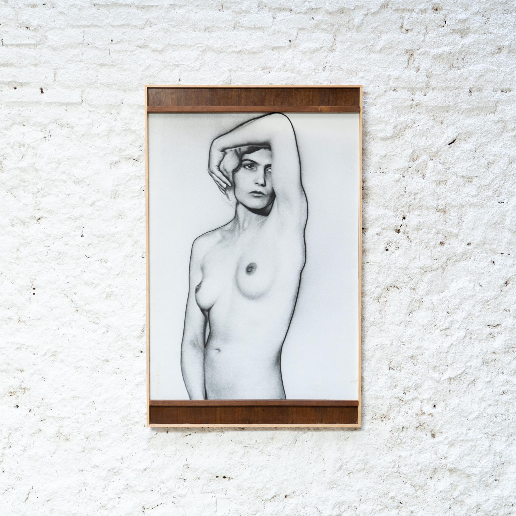 Big Size Photographic Print Framed Composition by Man Ray “Solarised Nude”

Offset Print, by unknown editor, circa 1970.

Framed Carefuly in Wood.

In original condition, with minor wear consistent of age and use, preserving a beautiful patina