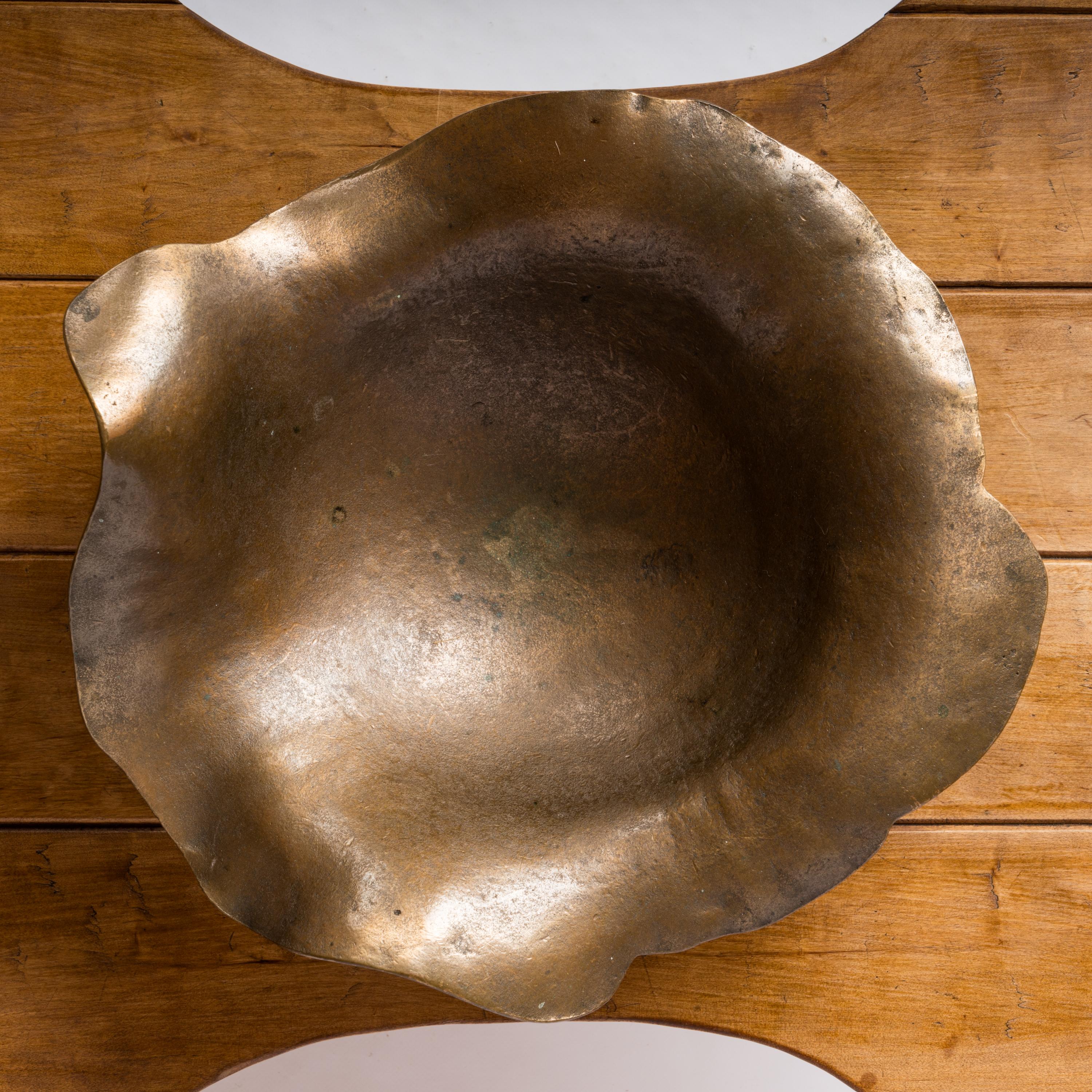 Big Size Solid Bronze Decorative Dish on Tripod Feet - France 1970's For Sale 2