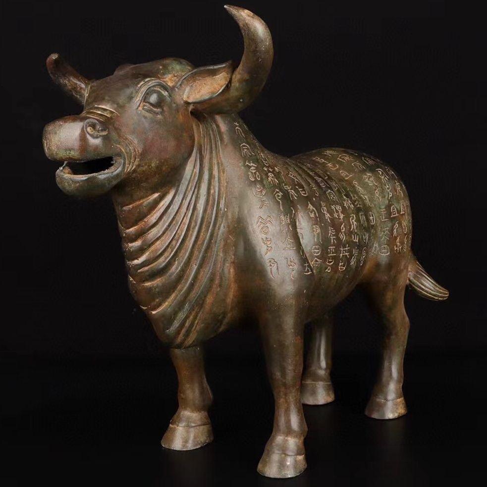 This vintage bronze bull statue is a truly unique and special collectible piece.  

Bull statue details:
Material: bronze
Height: 34cm
Length: 43cm
Wide: 20cm
Weight: 6150g
Originating from China

Free shipping worldwide