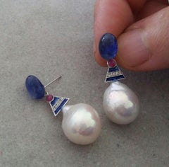 Pendientes Esmalte Blanco Barroco Perlas Oro Diamantes Zafiro Azul Rubíes Tamaño Grande