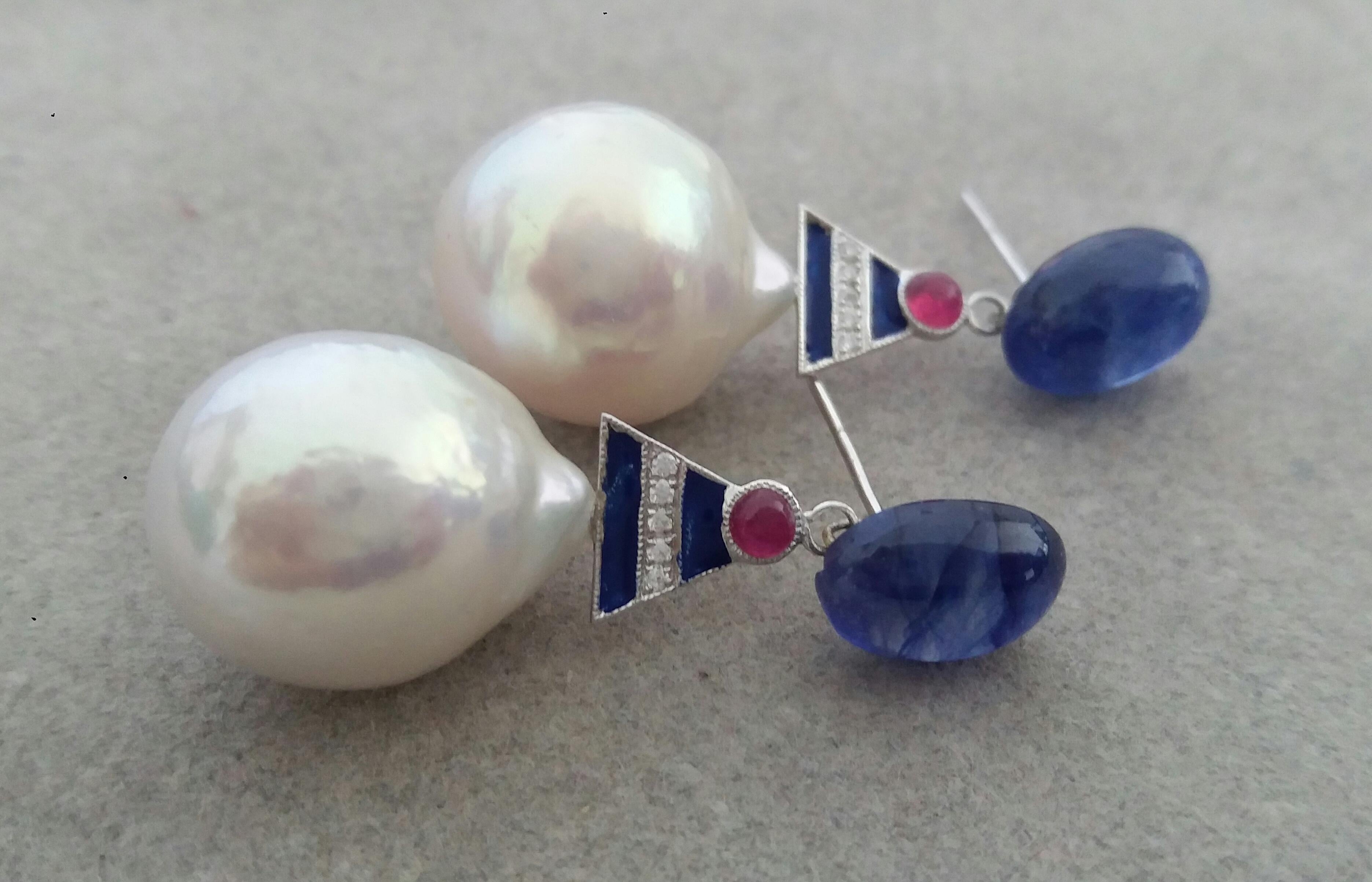 Pendientes Esmalte Blanco Barroco Perlas Oro Diamantes Zafiro Azul Rubíes Tamaño Grande en venta 2