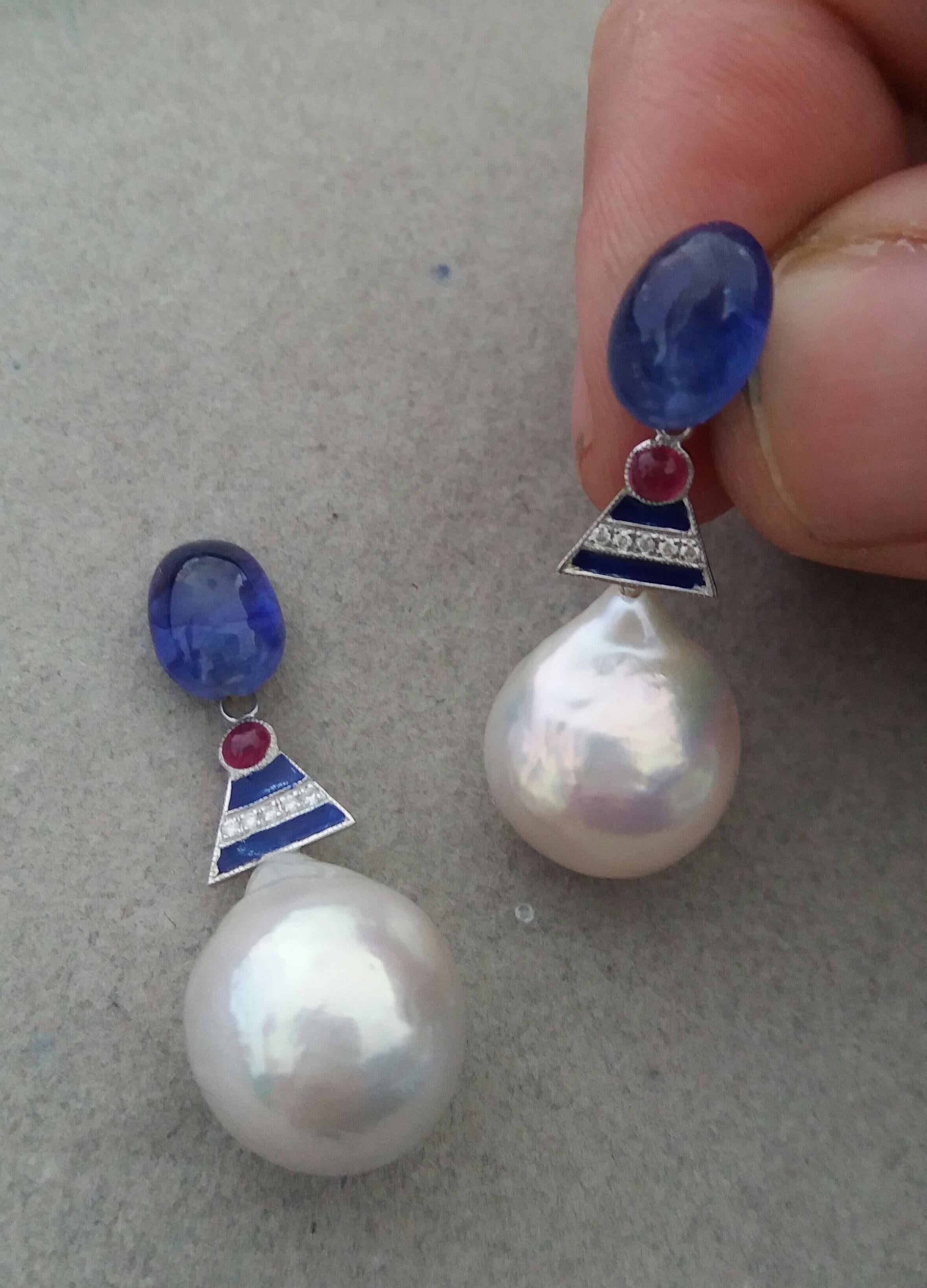 Pendientes Esmalte Blanco Barroco Perlas Oro Diamantes Zafiro Azul Rubíes Tamaño Grande en venta 3