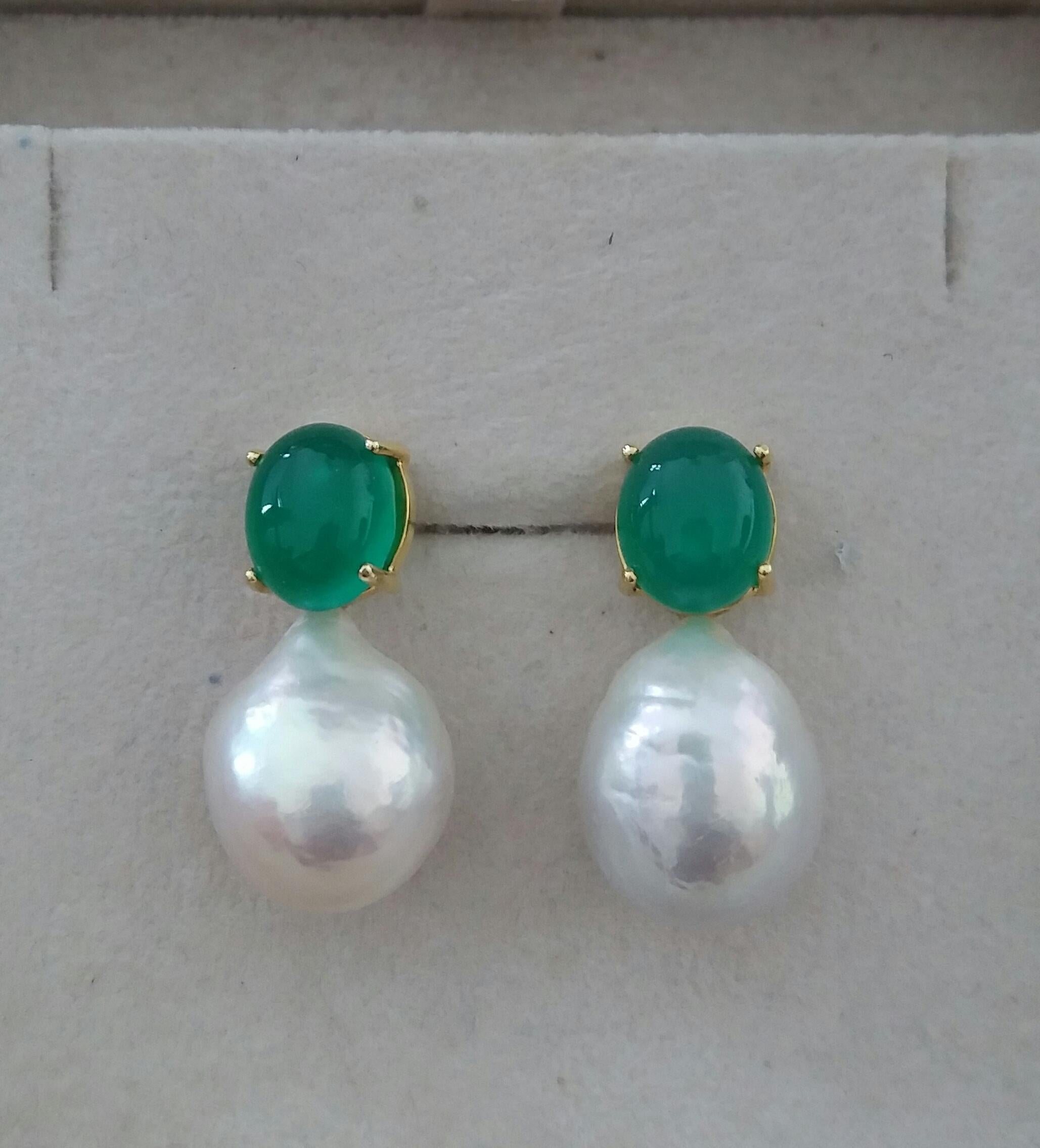 Contemporary Big Size White Baroque Pearls Oval Green Onyx Cabochons Yellow Gold Earrings For Sale