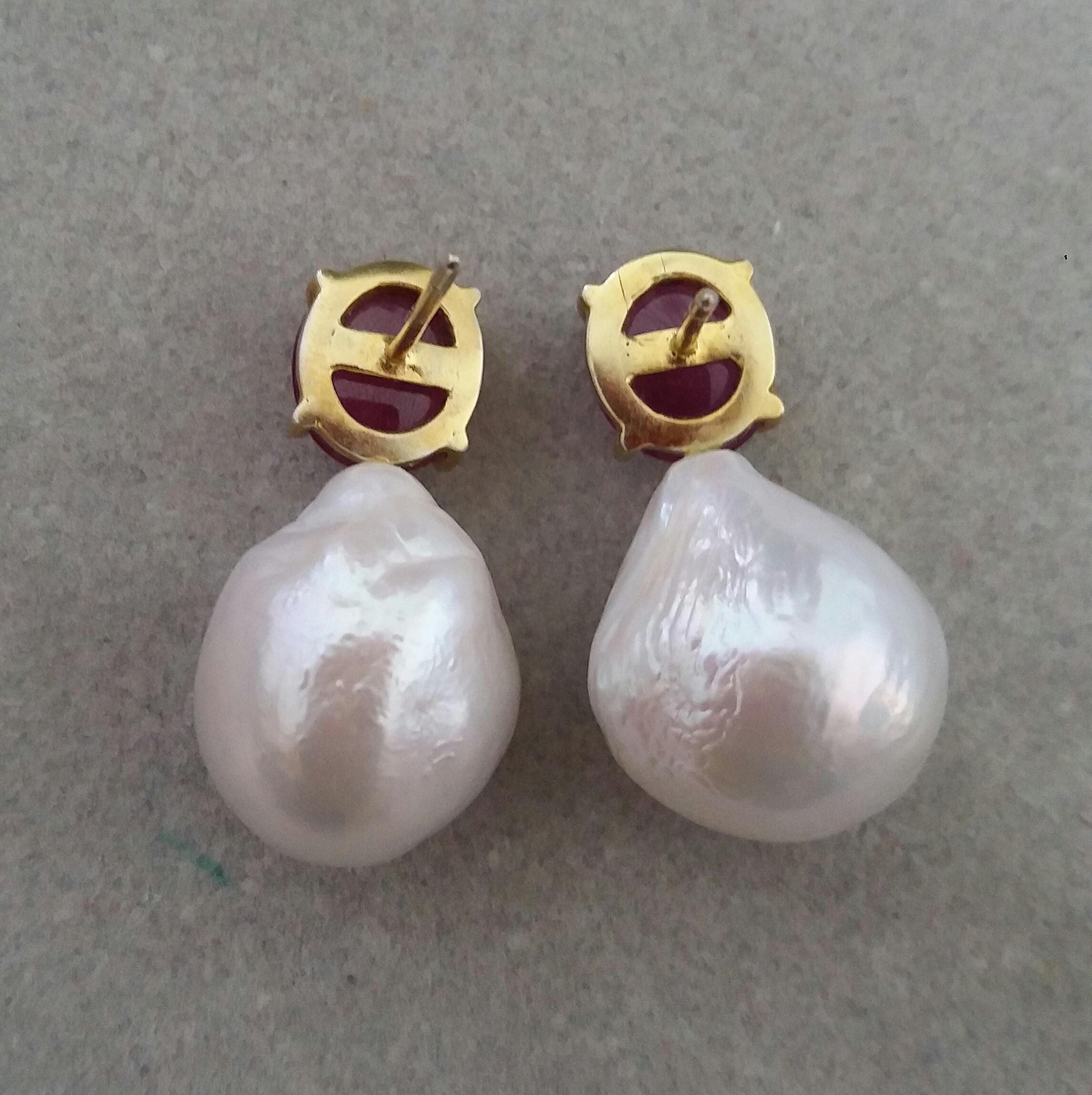 Art Deco Big Size White Baroque Pearls Oval Ruby Cabochon 14 Carat Yellow Gold Earrings
