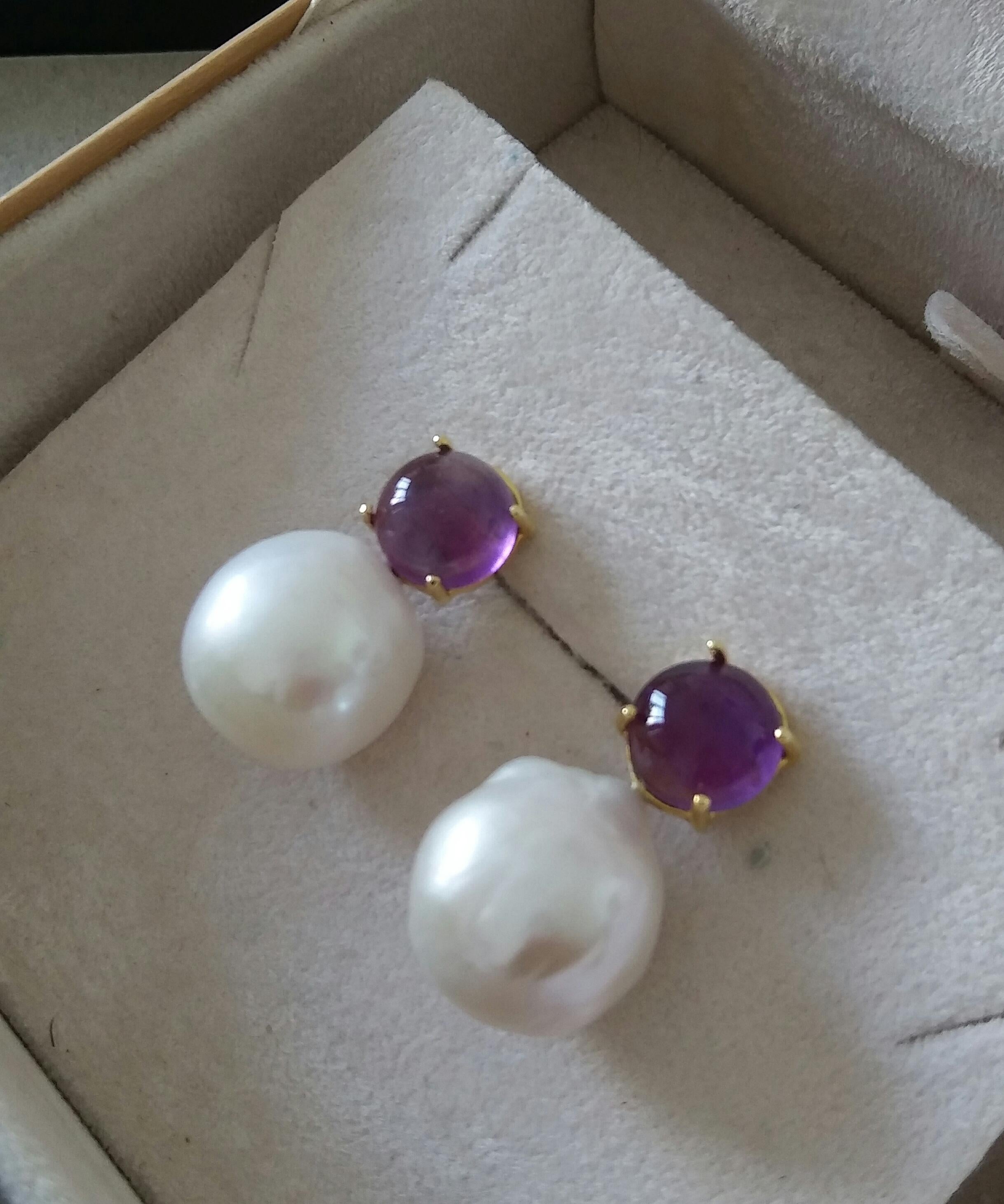 Contemporary Big Size White Baroque Pearls Round Amethyst Cabochons Yellow Gold Earrings For Sale