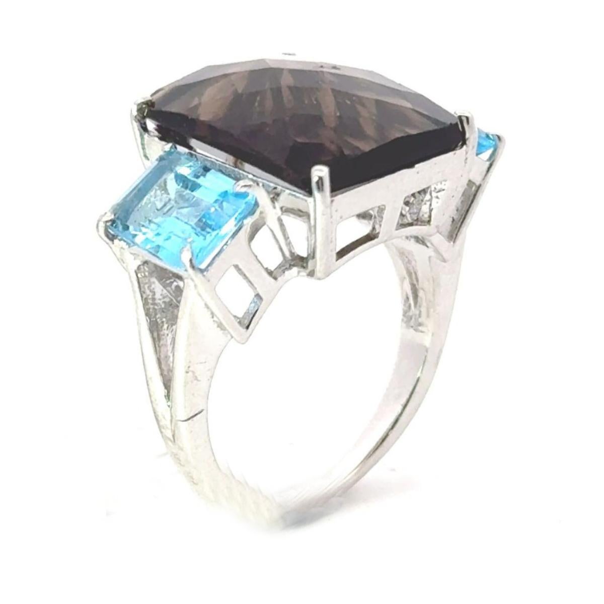 For Sale:  Big Smoky & Blue Topaz Cocktail Three Stone Ring for Unisex in 925 Solid Silver 3