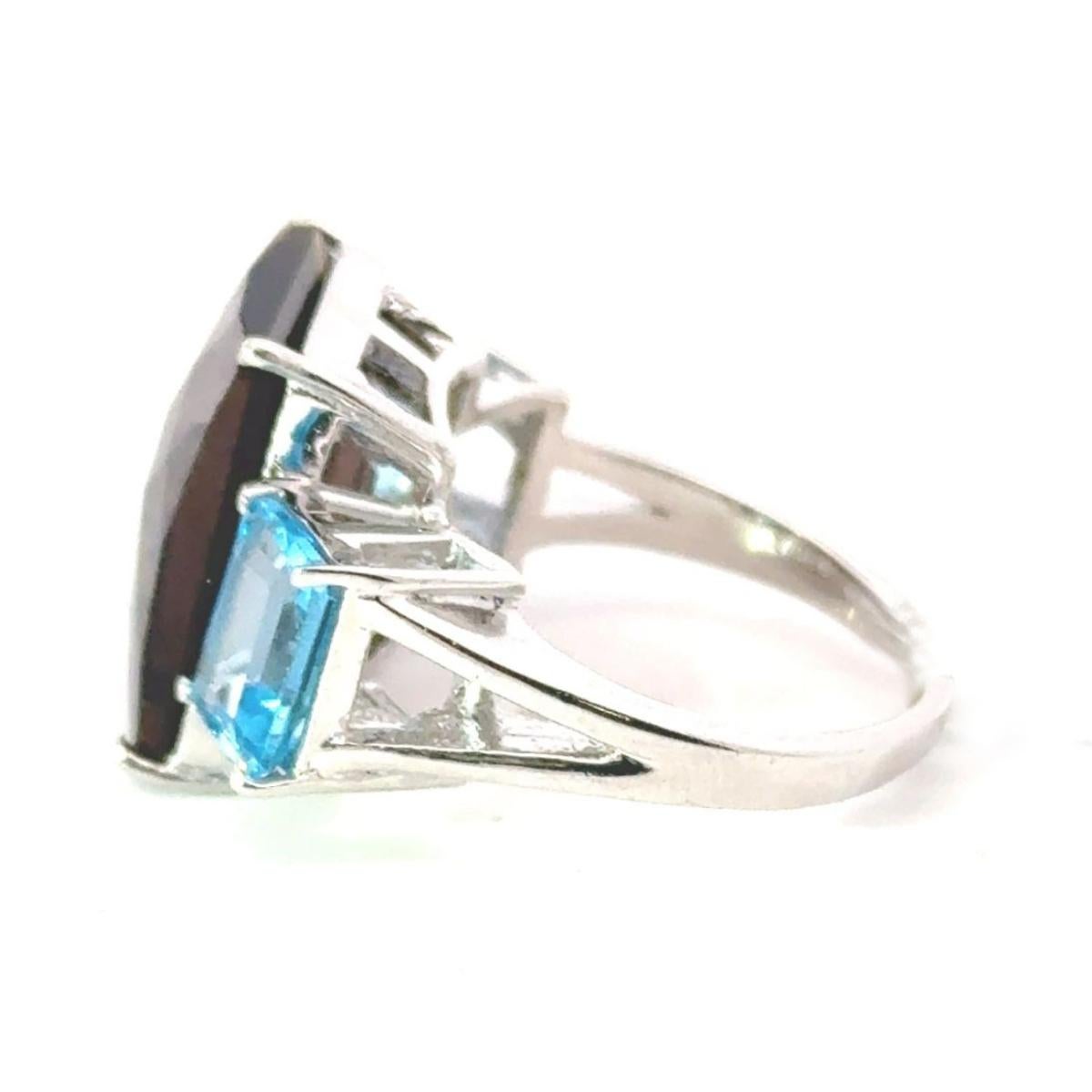 For Sale:  Big Smoky & Blue Topaz Cocktail Three Stone Ring for Unisex in 925 Solid Silver 5