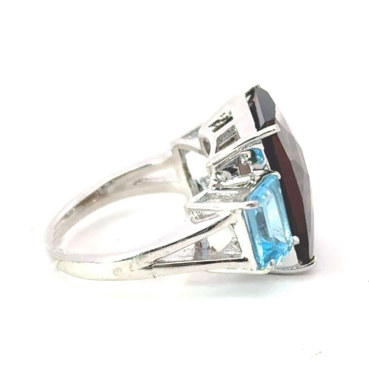 For Sale:  Big Smoky & Blue Topaz Cocktail Three Stone Ring for Unisex in 925 Solid Silver 6