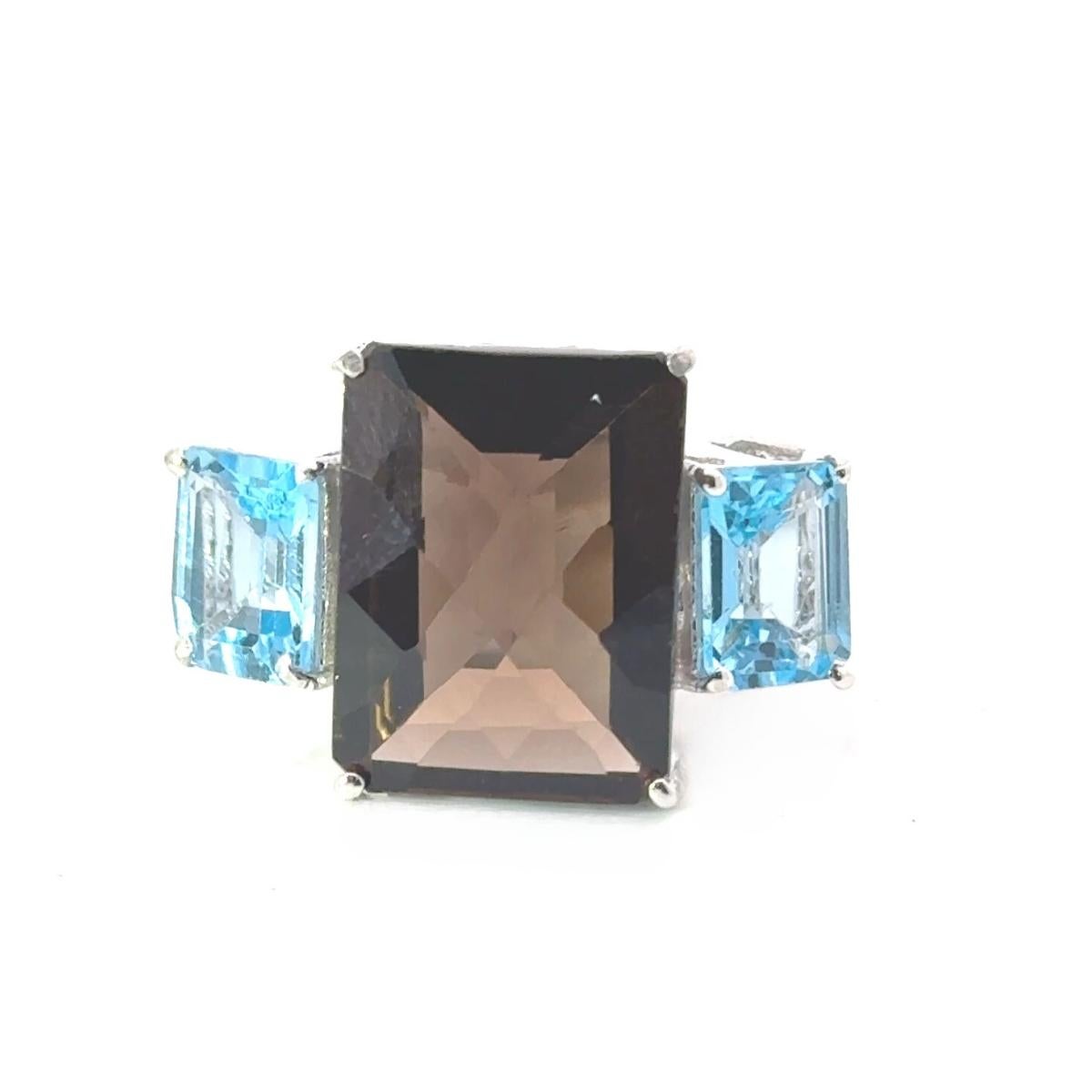 For Sale:  Big Smoky & Blue Topaz Cocktail Three Stone Ring for Unisex in 925 Solid Silver 8