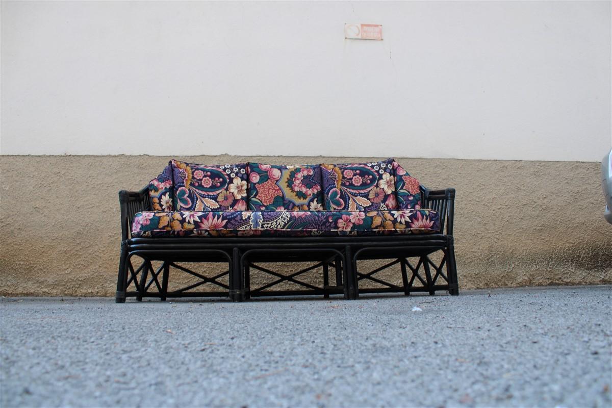 Tissu Grand canapé Vivai del Sud italien design bambou fleurs noires multicolores, 1970 en vente