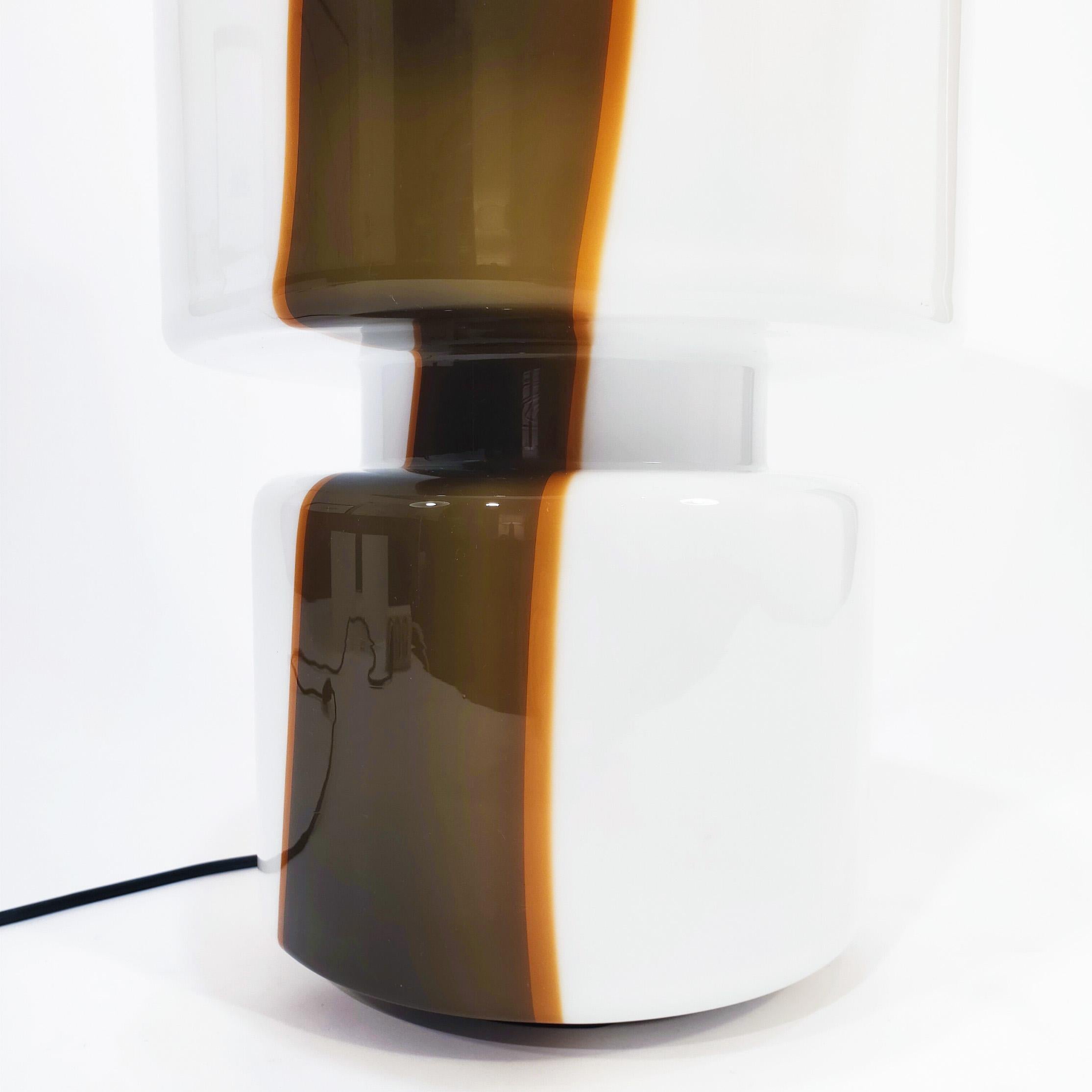 A Space Age Tischlampe aus mundgeblasenem Muranoglas aus Leucos, Italien, 1970er Jahre (Italienisch) im Angebot