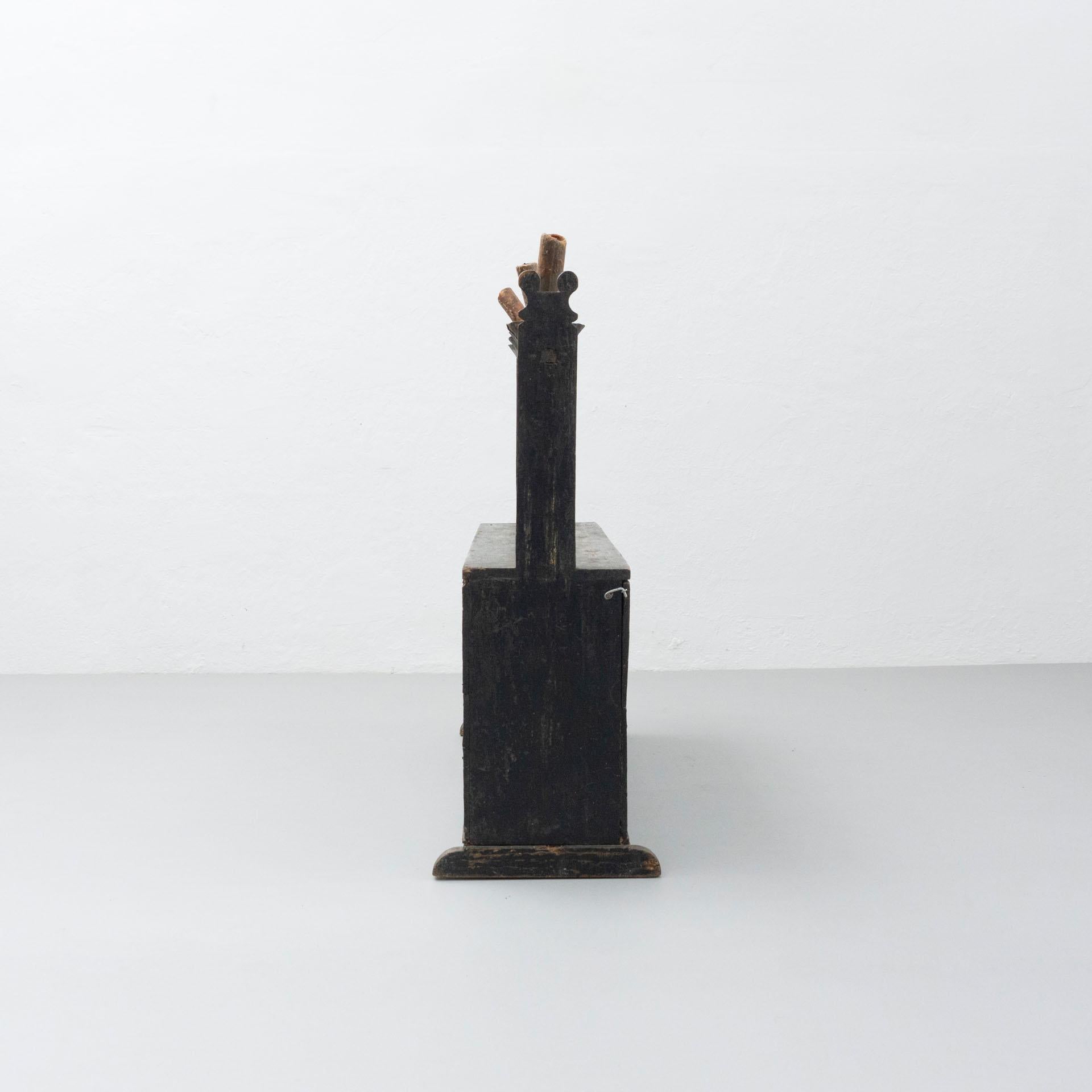 Big Spanish 'Hachero' Traditional Ancient Stained Wood Candleholder, circa 1890 In Good Condition In Barcelona, Barcelona