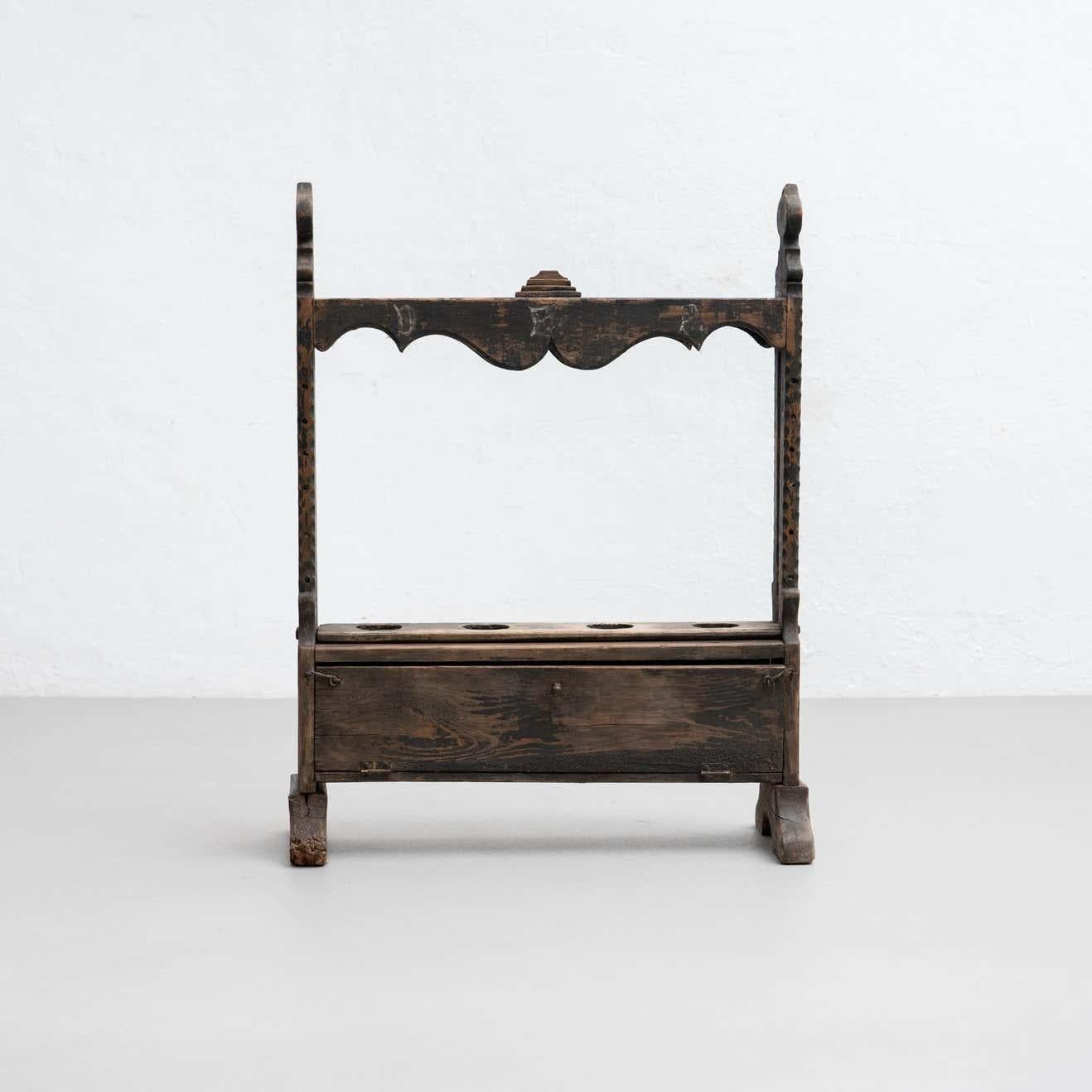 Gran Hachero Español Tradicional Candelabro de Madera Antigua Teñida, circa 1930 en venta 2