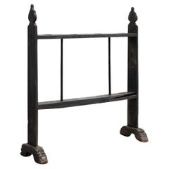 Gran Hachero Español Tradicional Candelabro de Madera Antigua Teñida, circa 1930