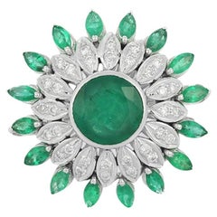 Gran Anillo de Cóctel Flor de Esmeralda de Zambia y Diamantes en Oro Blanco de 18k