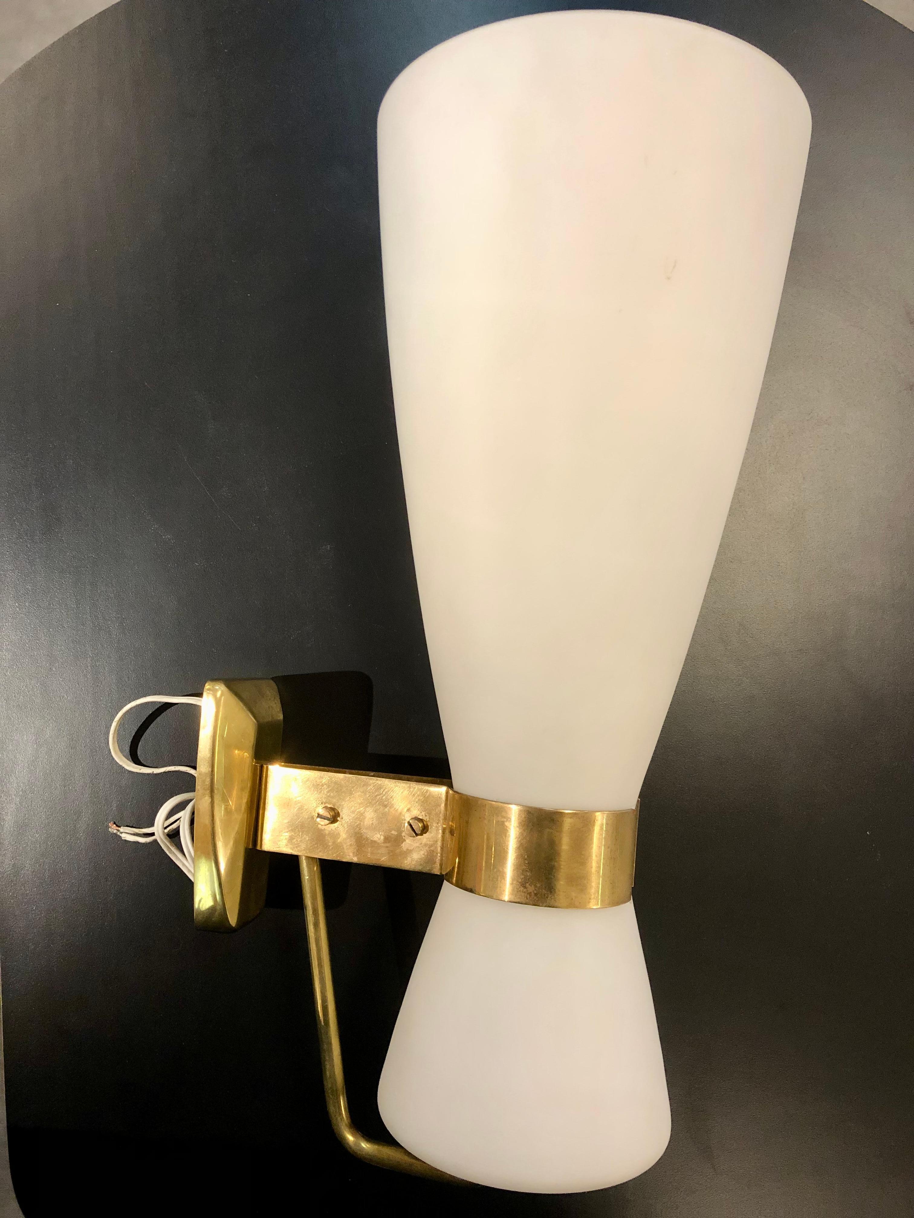 Very impressive sconce by stilnovo this is the big version 48cm high .
Stamped stilnovo in copper and a sticker inside de brass holders.
Very good condition and original design.
Referenced as the 2087 model.