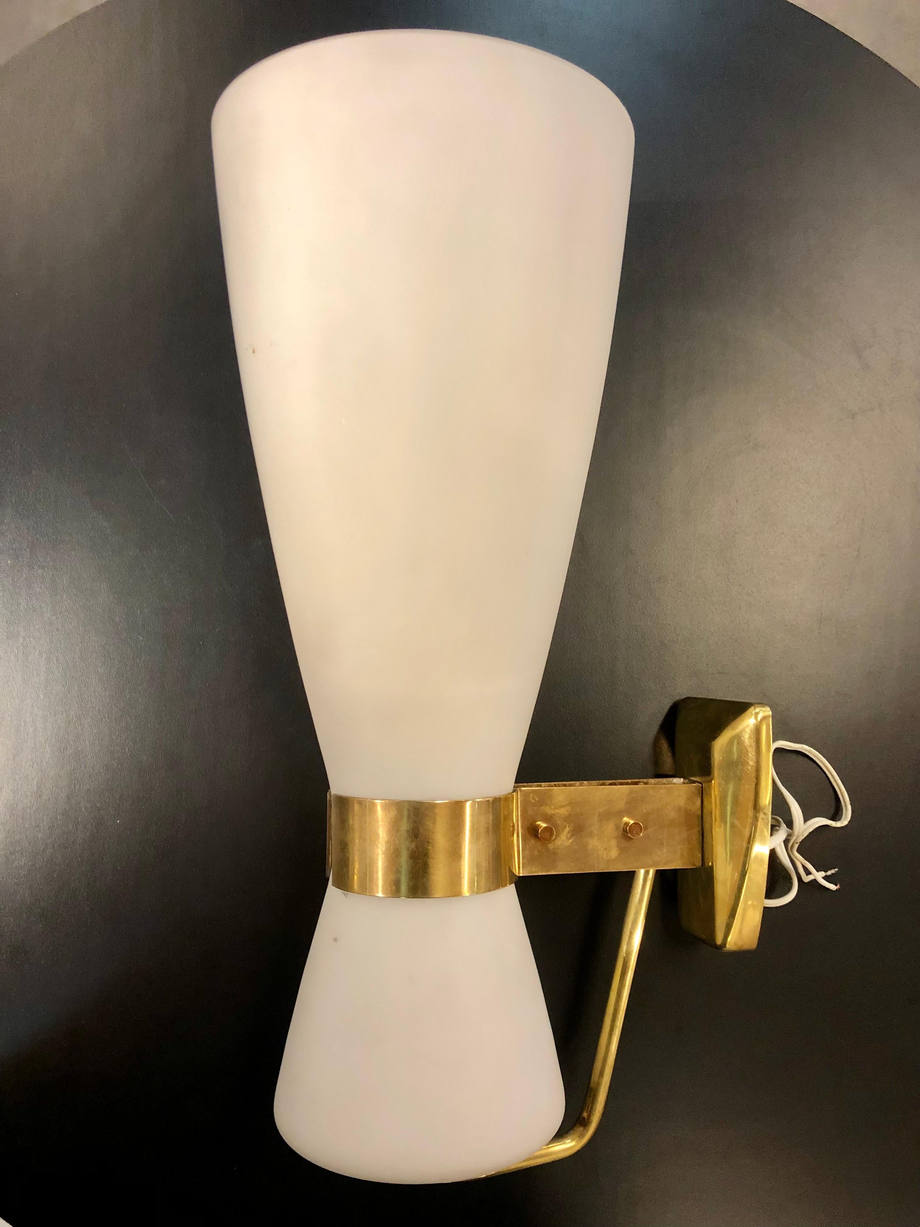 Mid-Century Modern Big Stilnovo Sconce in Brass and Opaline, 1959 'Model 2087' For Sale