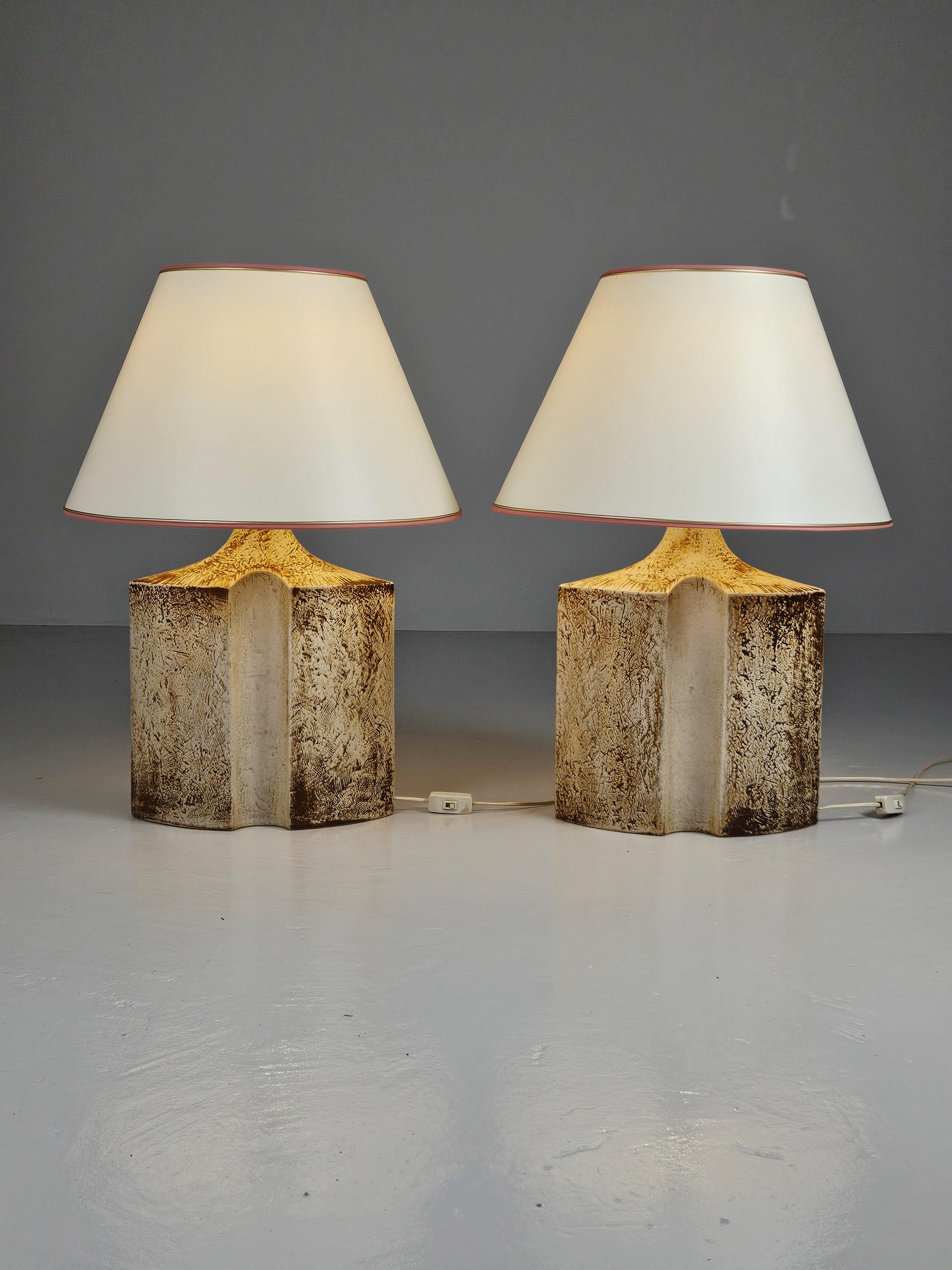 Great table lamps designed by Haico Nitzsche and produced by Søholm Stentøj, Denmark, during the 1960s. 

Impressive size with rustic earth tone glaze. 