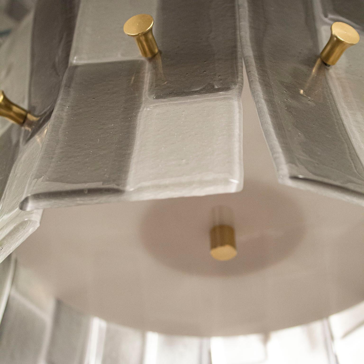 Grande lampe à suspension grise listelle en verre de Murano, luminaire chromé par Multiforme en vente 6