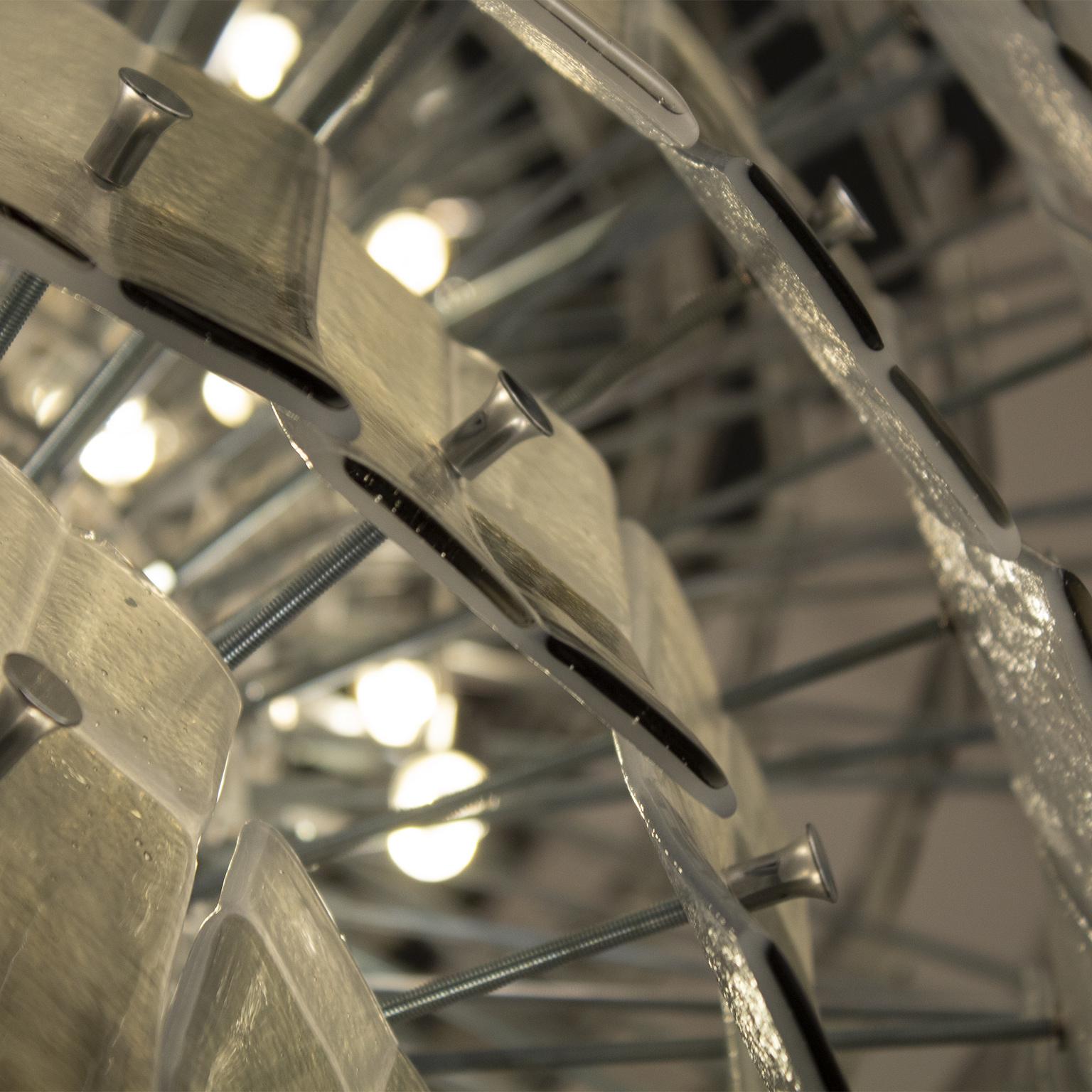 Große große Hängeleuchte aus grauem Muranoglas, verchromte Leuchte von Multiforme (21. Jahrhundert und zeitgenössisch) im Angebot