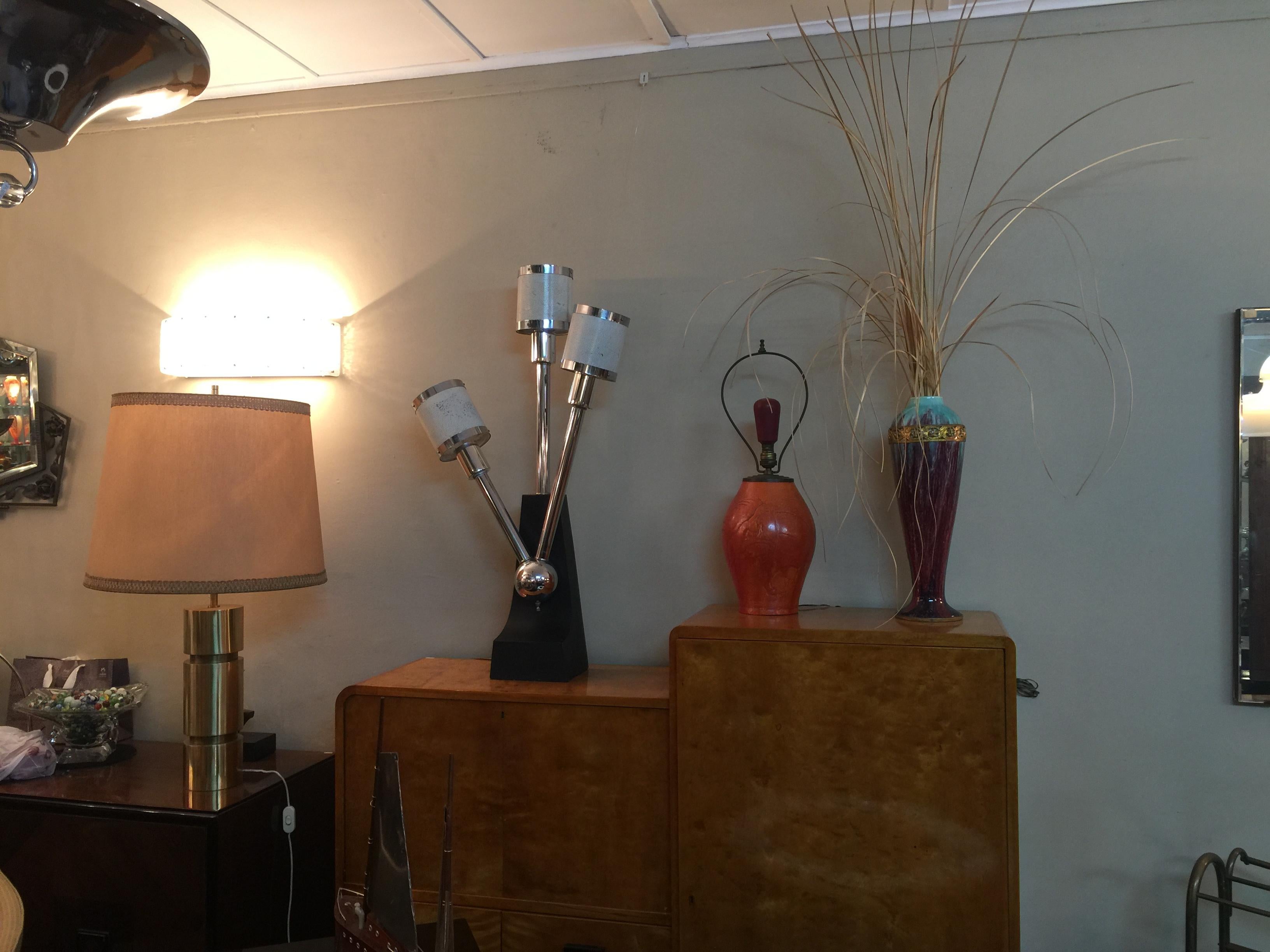 Big Table Lamp, 1950, Italian, Material: wood and chrome In Good Condition For Sale In Ciudad Autónoma Buenos Aires, C