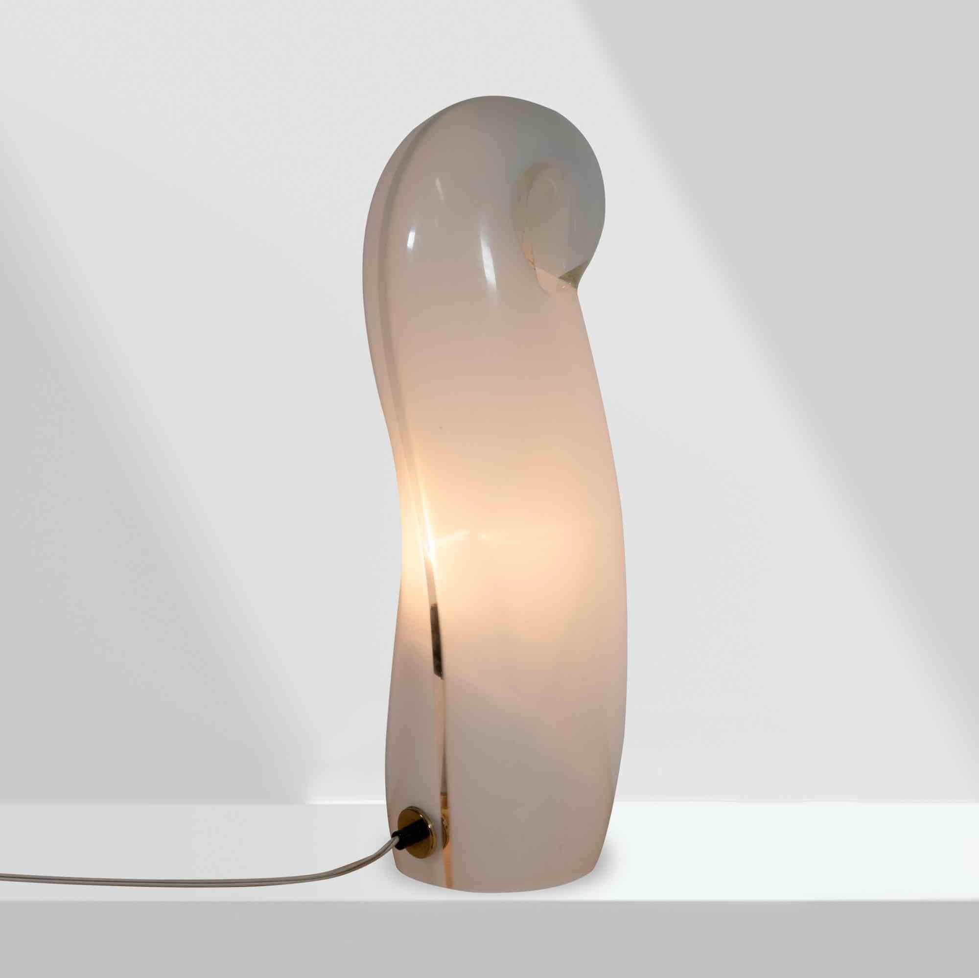 La lampe de table Bigli est un objet de design réalisé dans les années 1970, attribué à Gino Vistosi pour Moda Luce.

Lampe en verre de Murano

Une belle lampe design à collectionner !