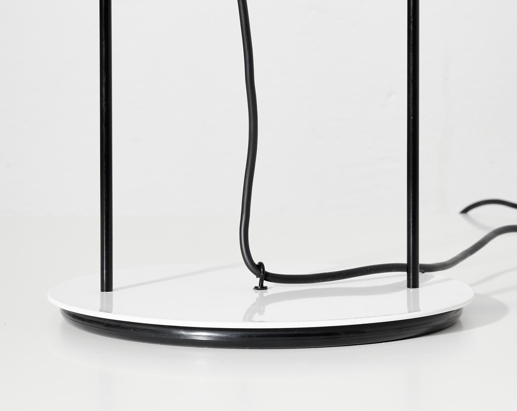 Big Table Lamp in Lacquered Metal Attributed to Enrico Tronconi For Sale 3