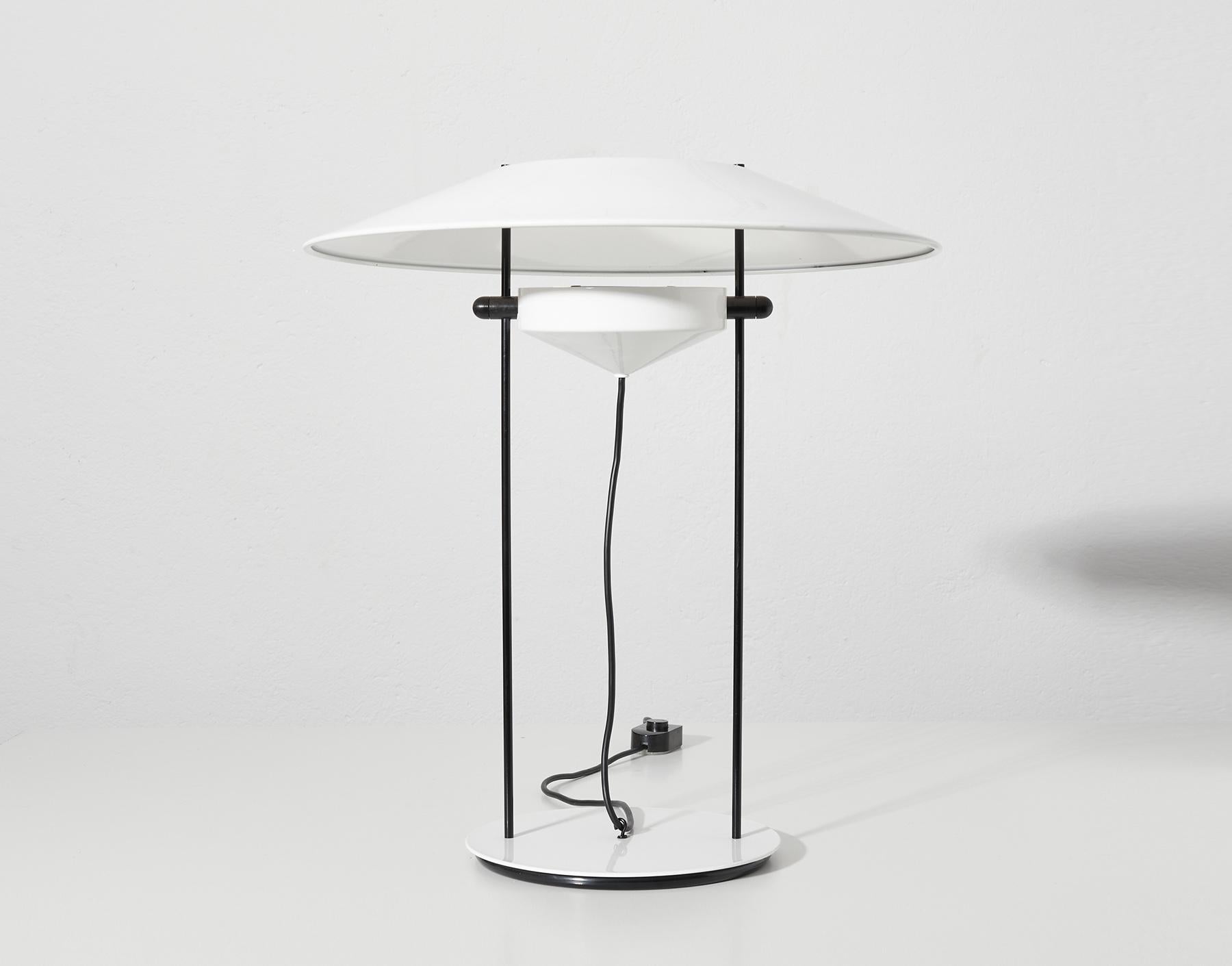 Impressive and well executed table lamp attributed to Italian designer Enrico Tronconi and director of the namesake lighting company.

Has also a strong feel of the Oluce designs by Vico Magistretti 1970-1980.

Produced around 1980.

The lamp