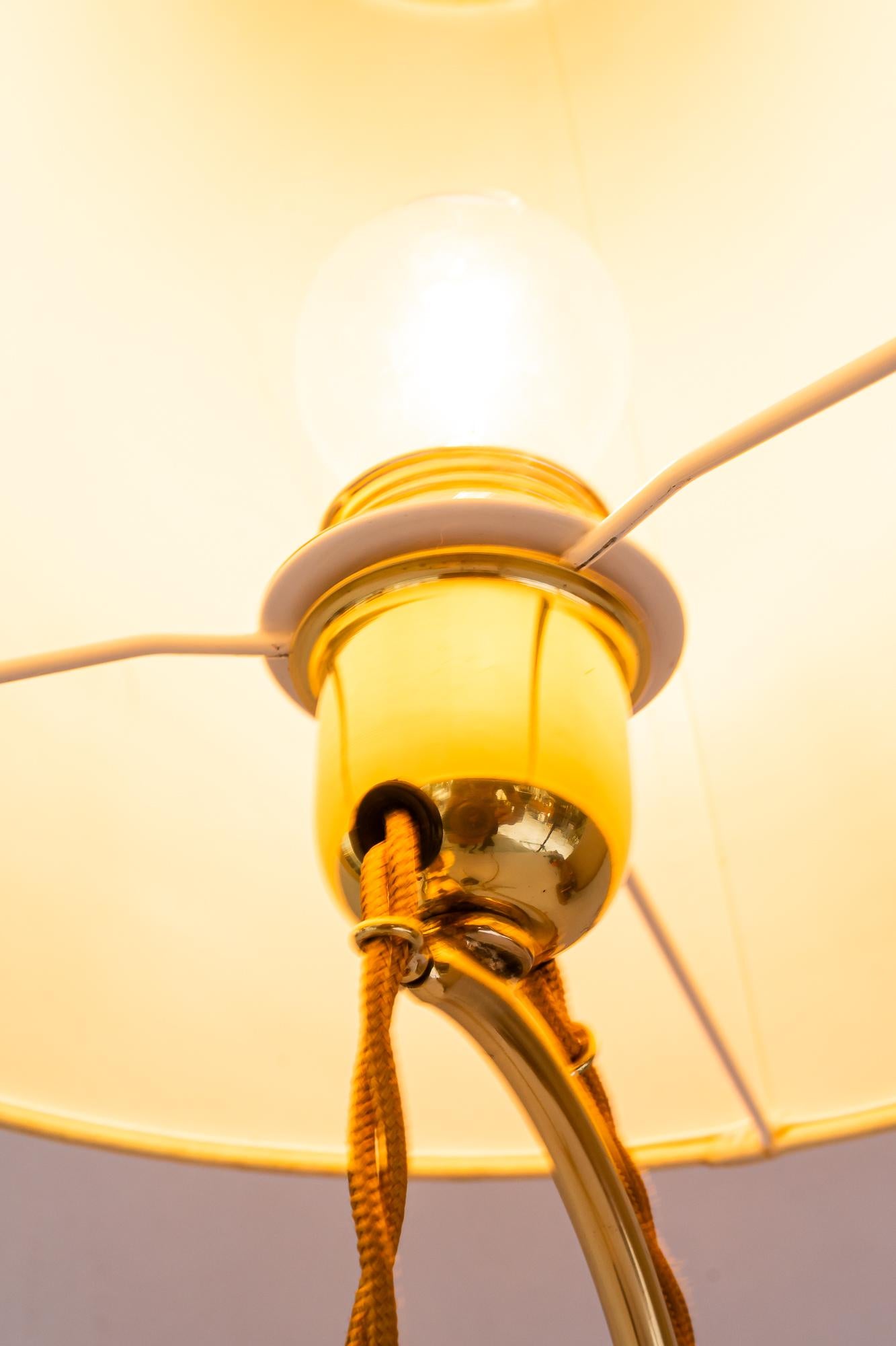 Lampada da tavolo grande con paralume in tessuto di Rupert Nikoll vienna, anni '50 circa in vendita 7