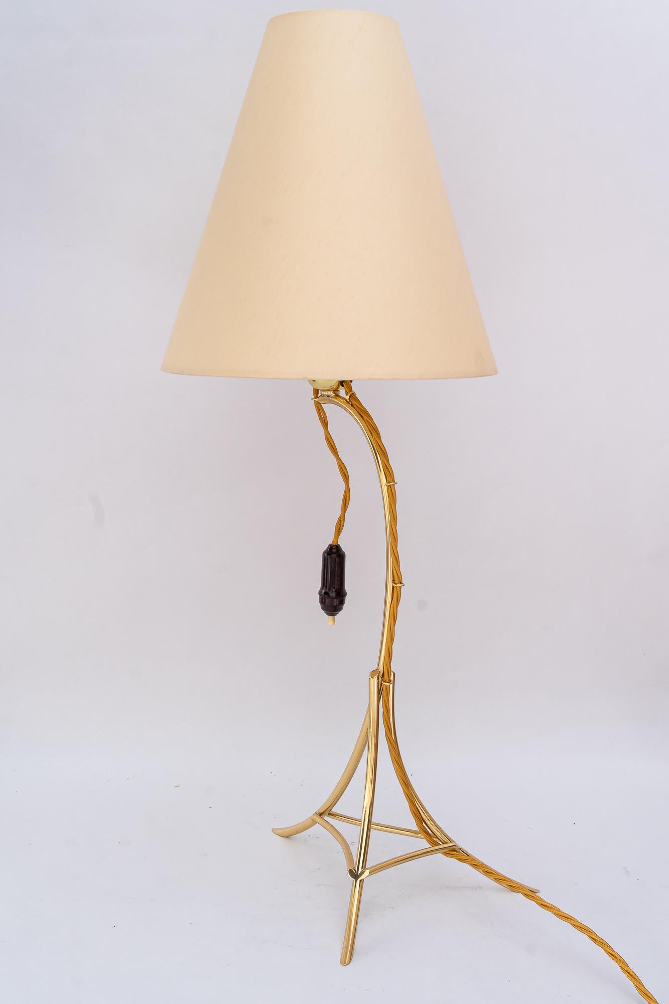 Laccato Lampada da tavolo grande con paralume in tessuto di Rupert Nikoll vienna, anni '50 circa in vendita