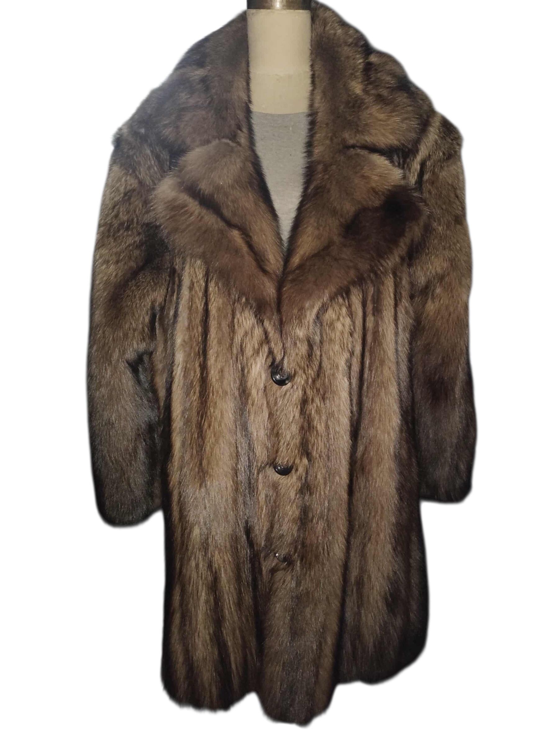 DESCRIZIONE DEL PRODOTTO:

Bigli  Giacca da uomo in pelliccia di zibellino Fisher taglia 2 XL
**** esclusive pelli vestite italiane 

Condizione: nuovo di zecca

Chiusura: bottoni

Colore: marrone

Materiale: esclusivo zibellino di pescatore 

Tipo