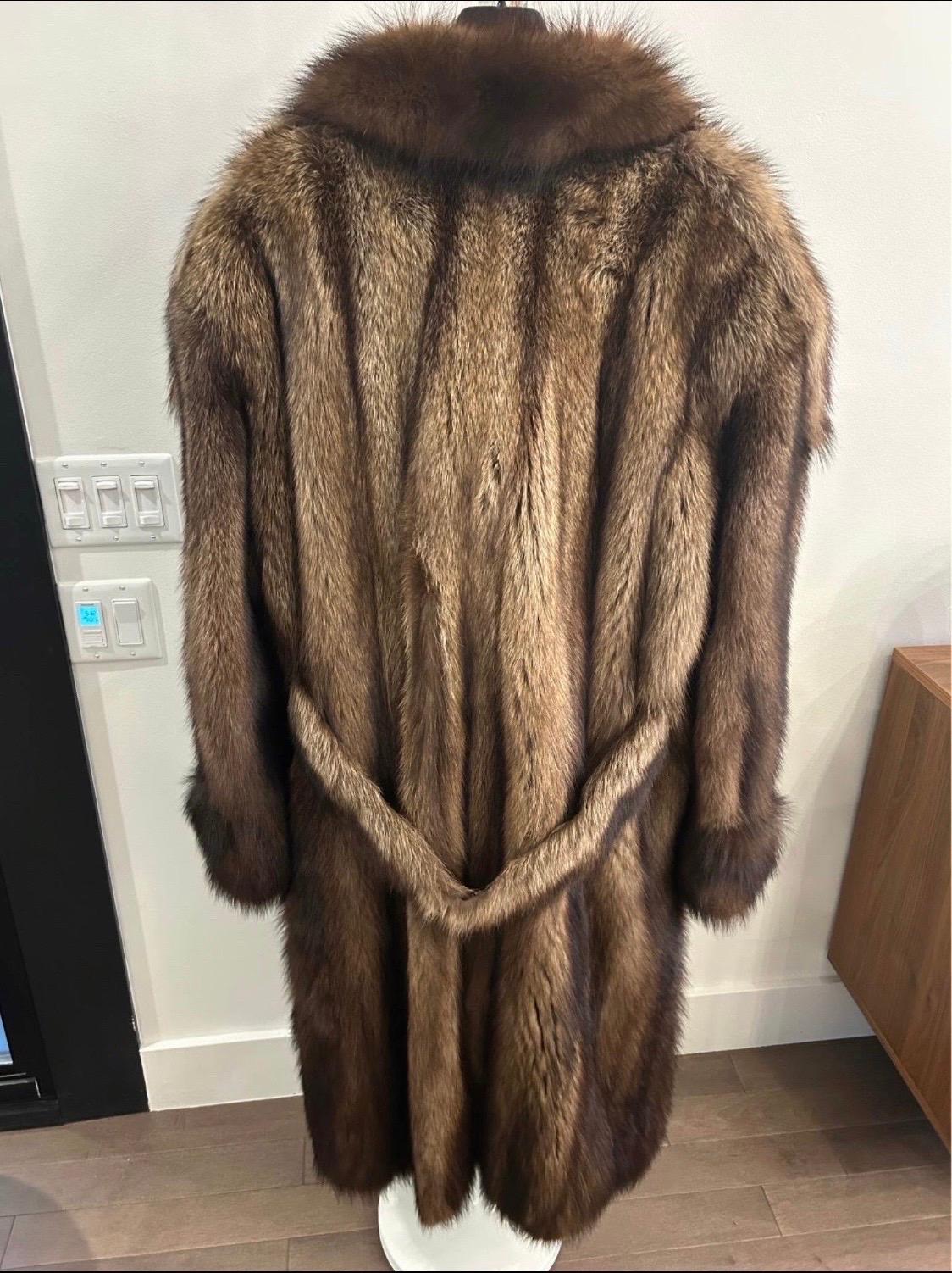 DESCRIPCIÓN : DESCRIPCIÓN DEL PRODUCTO:

Big Tall Hombre Fisher abrigo de piel de marta talla 50
**** exclusivas pieles aderezadas italianas 

Estado: nuevo

Cierre: Botones

Color: marrón

Material: marta de pescador exclusiva 

Tipo de prenda: