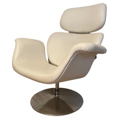 Big Tulip armchair in white leather, Pierre Paulin, Artifort