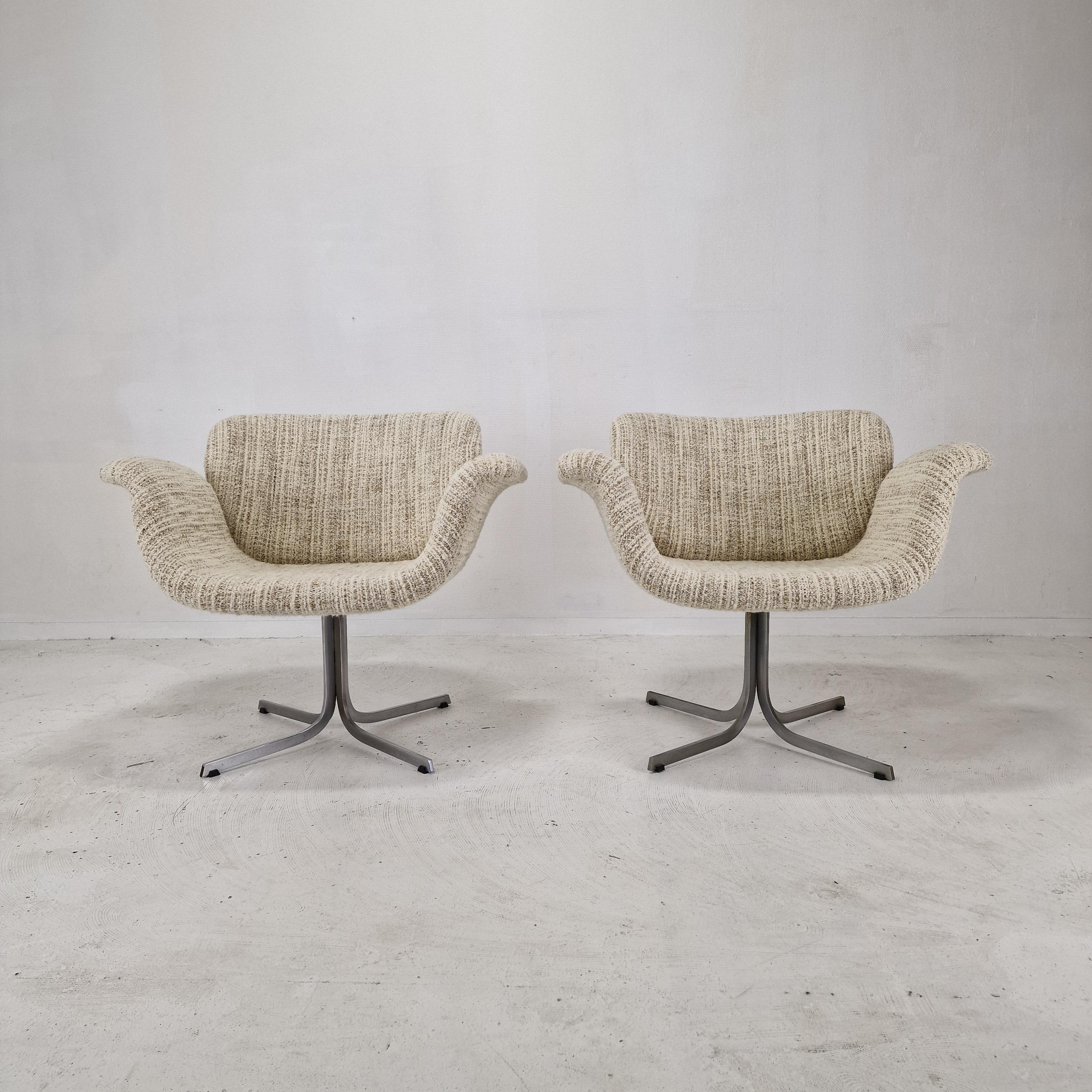 A set with 2 very comfortable and original Big Tulip lounge chairs.
These chairs are designed by Pierre Paulin for Artifort in 1965. 

This low version without head rest is a rare edition.

Both chairs are just reupholstered with stunning wool