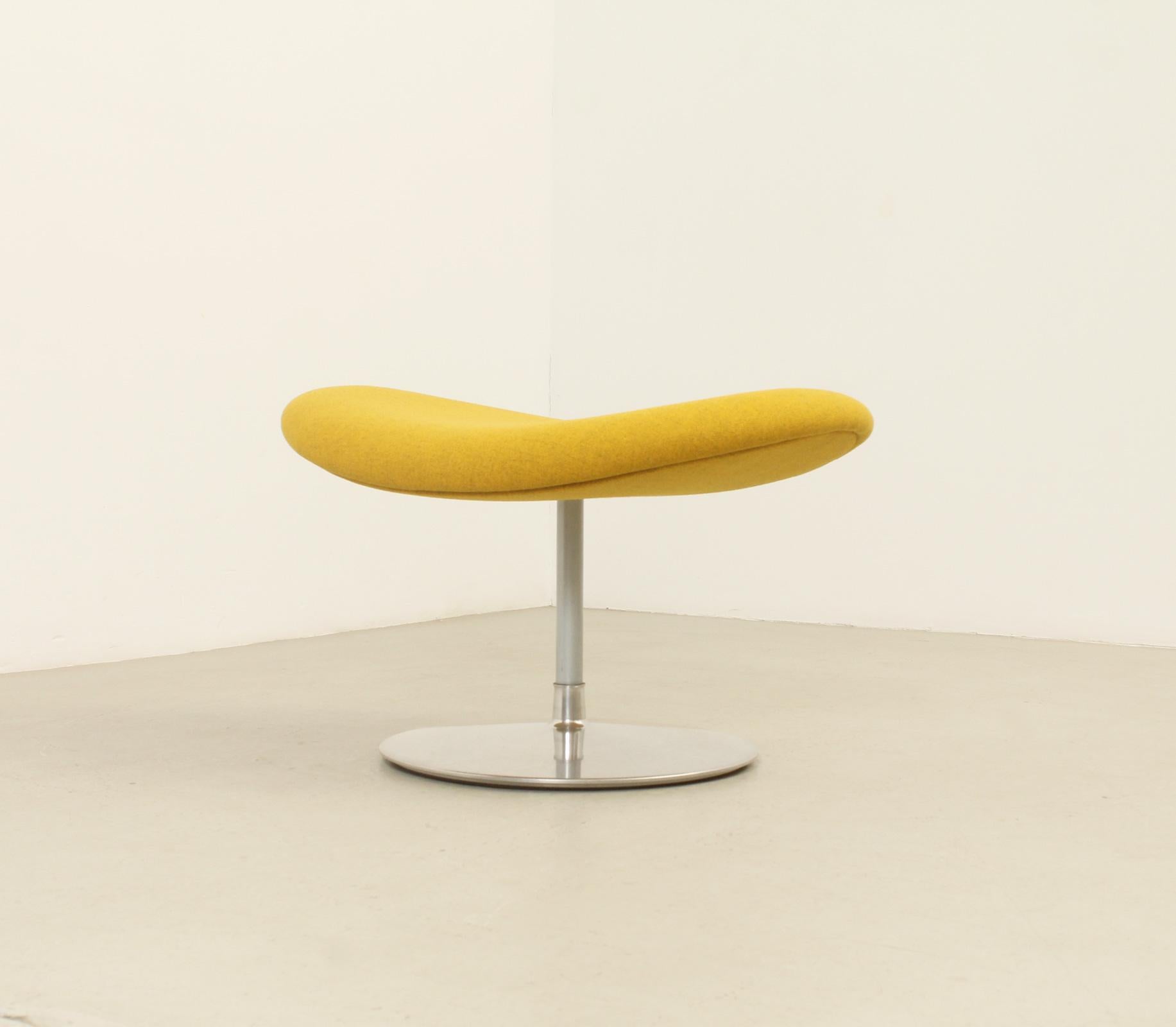 Big Tulips Chairs and Ottoman by Pierre Paulin for Artifort For Sale 7