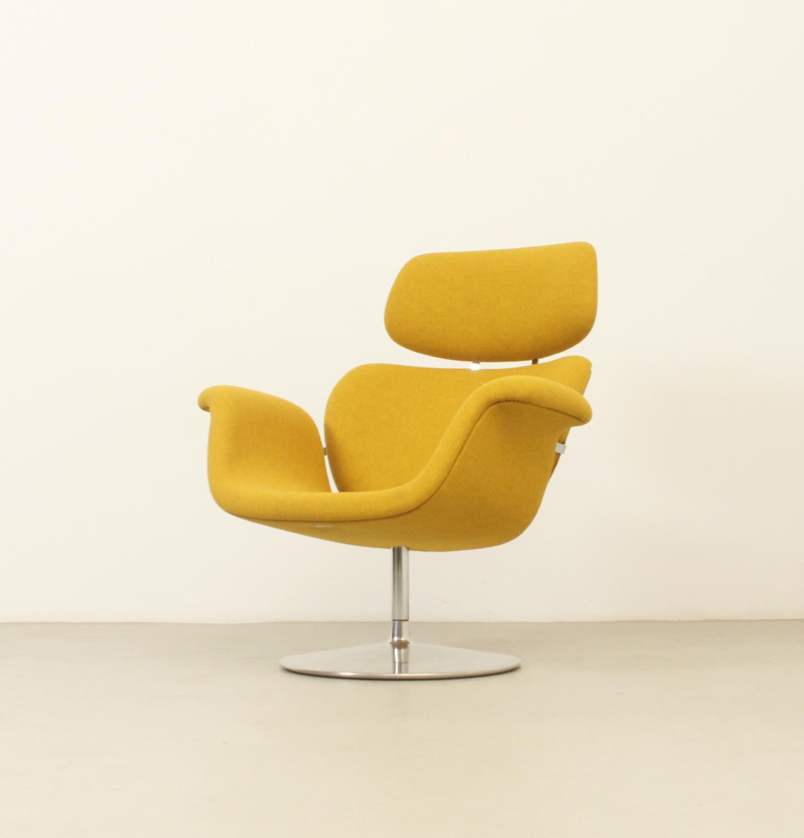 Big Tulips Chairs and Ottoman by Pierre Paulin for Artifort For Sale 9