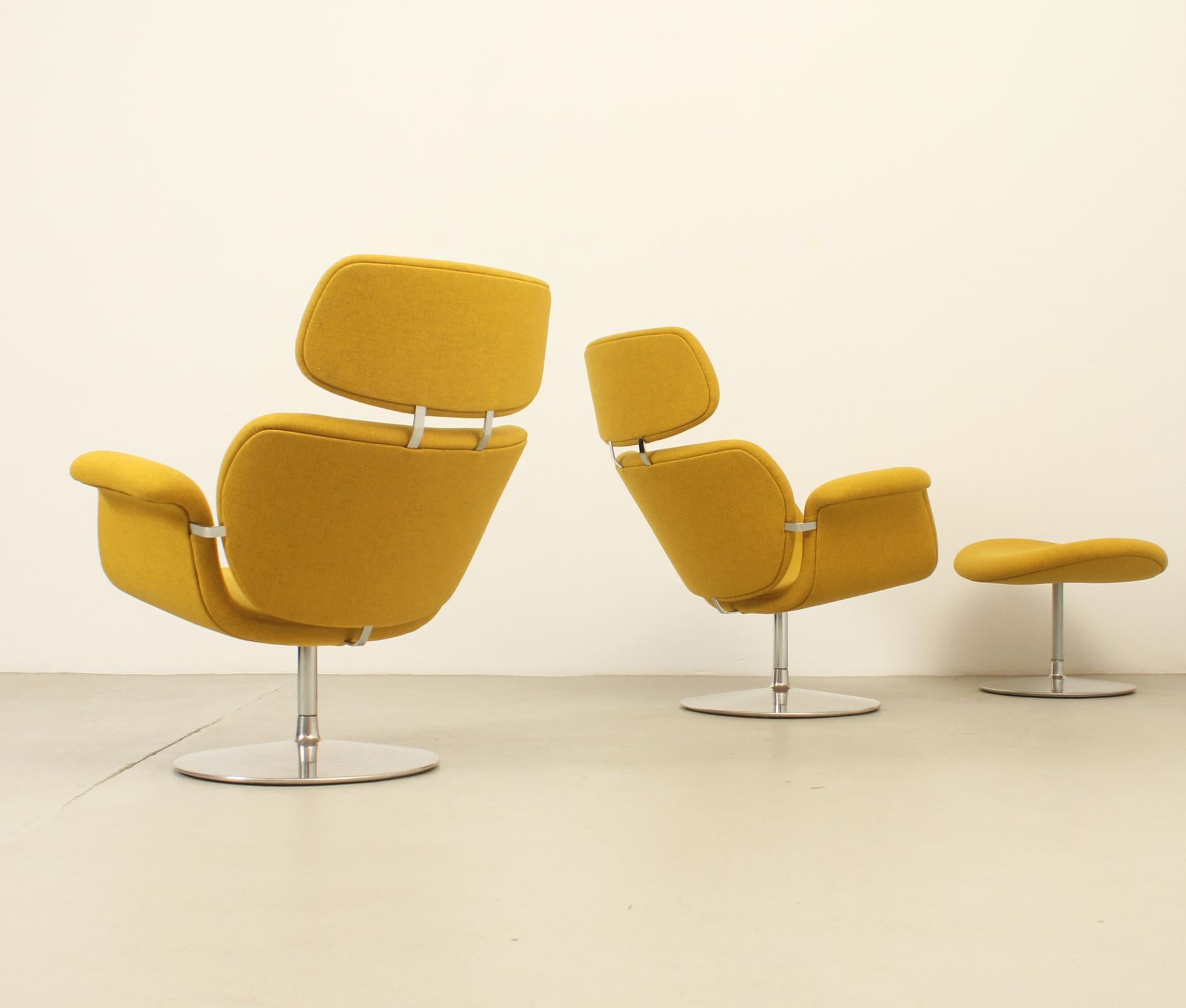 Pair of Big Tulip chairs and ottoman designed by Pierre Paulin in 1965 for dutch company Artifort. Moulded pressed wood upholstered with new Kvadrat fabric and swivel steel bases.