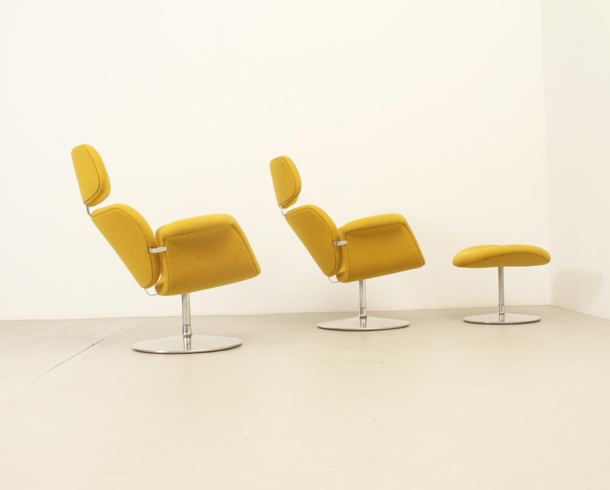 Dutch Big Tulips Chairs and Ottoman by Pierre Paulin for Artifort For Sale