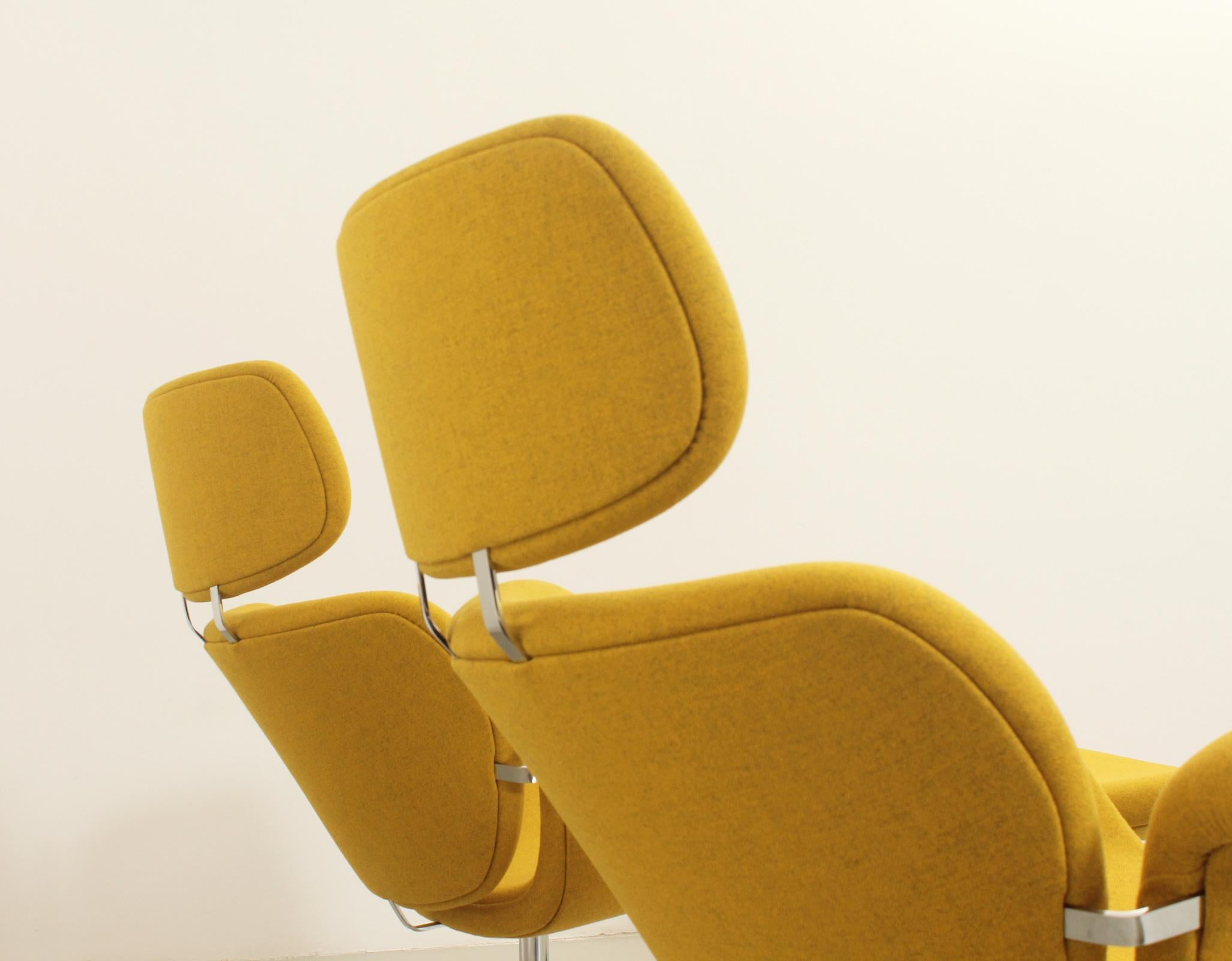 Metal Big Tulips Chairs and Ottoman by Pierre Paulin for Artifort For Sale