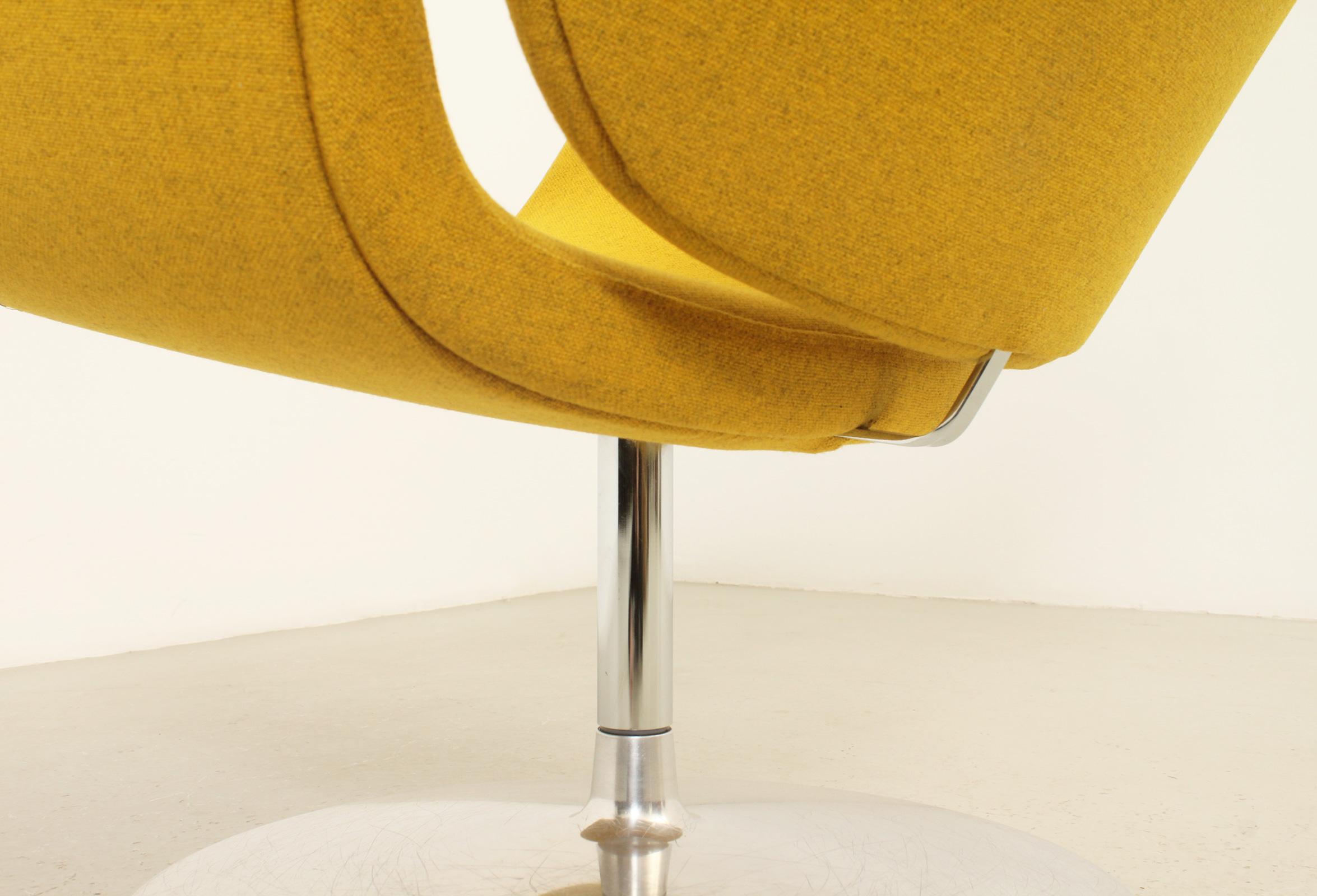 Big Tulips Chairs and Ottoman by Pierre Paulin for Artifort For Sale 2
