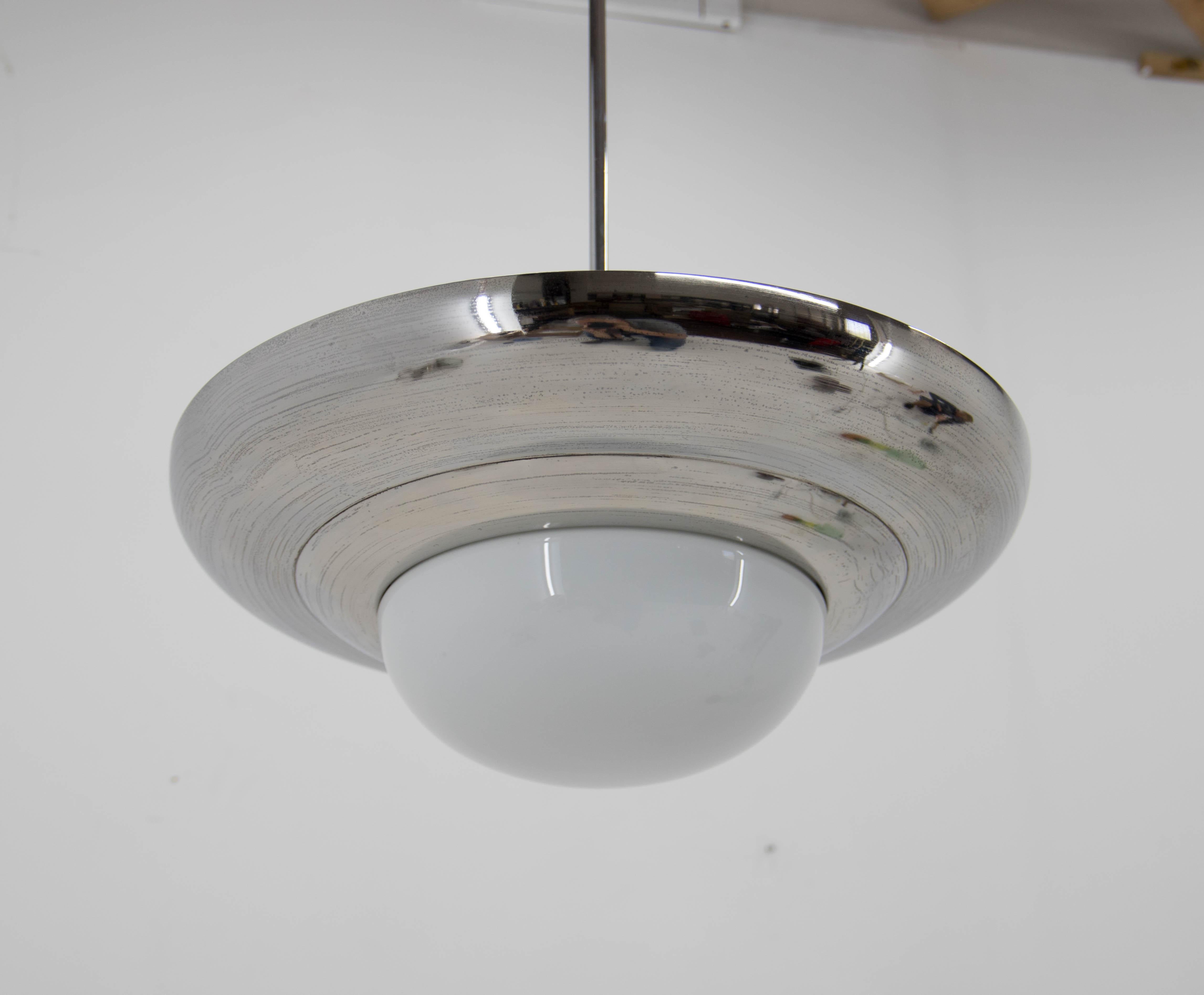 Large UFO nickel-plated chandelier with opaline glass shade. Completely restored. Nickel with minor age patina polished. New silver paint on upper side. Central rod can be shortened on demand.
Rewired: two separate circuits - 3+1x60W, E25-E27
