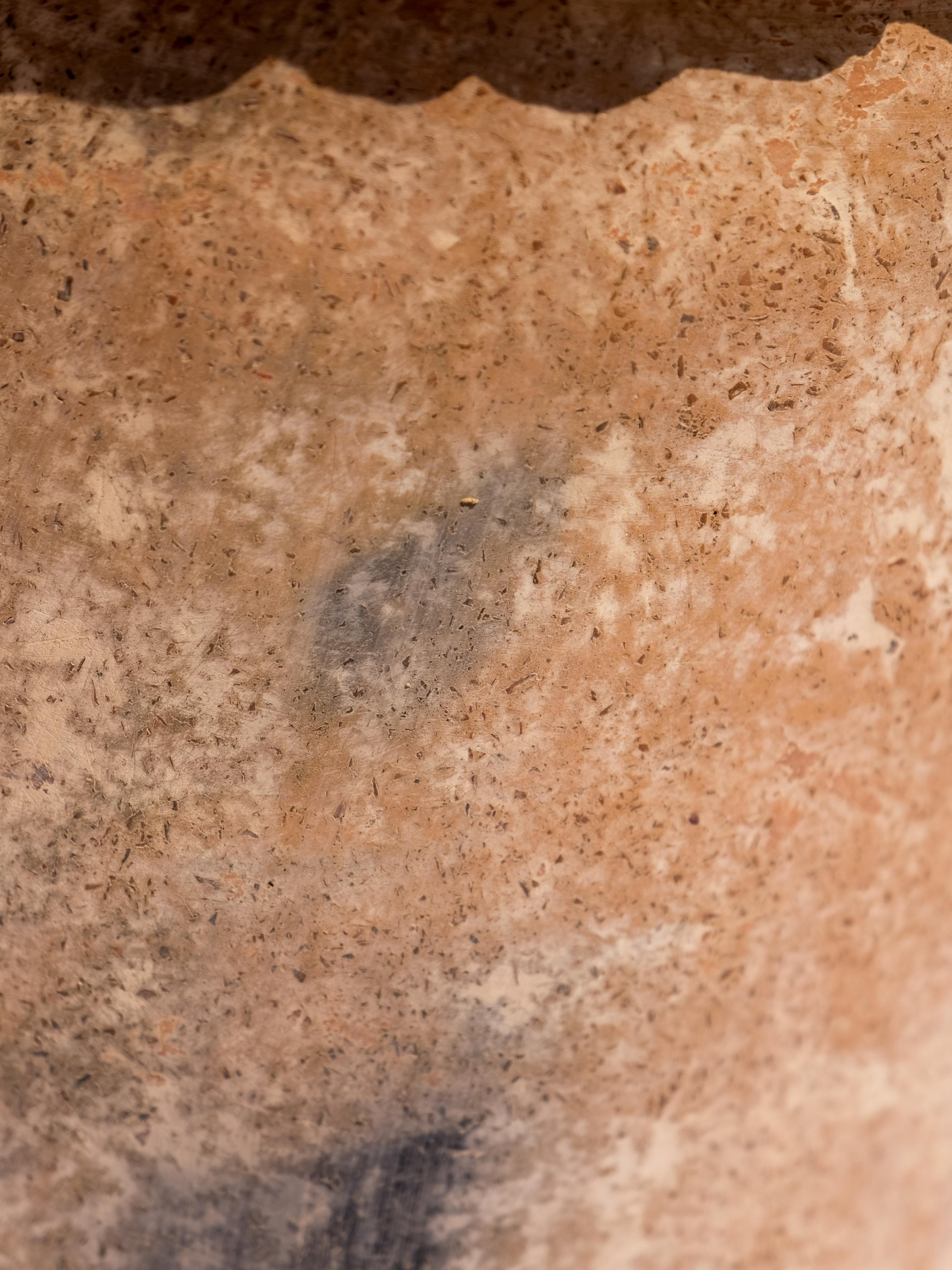 Marocain Grande jarre traditionnelle en terre cuite fabriquée à la main par le potier Houda en vente