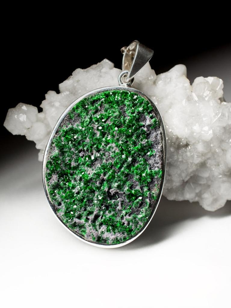 Grande ciondolo d'argento Uvarovite Greene & Greene s naturale Gemma regalo gioielli di guarigione In condizioni Nuovo in vendita a Berlin, DE